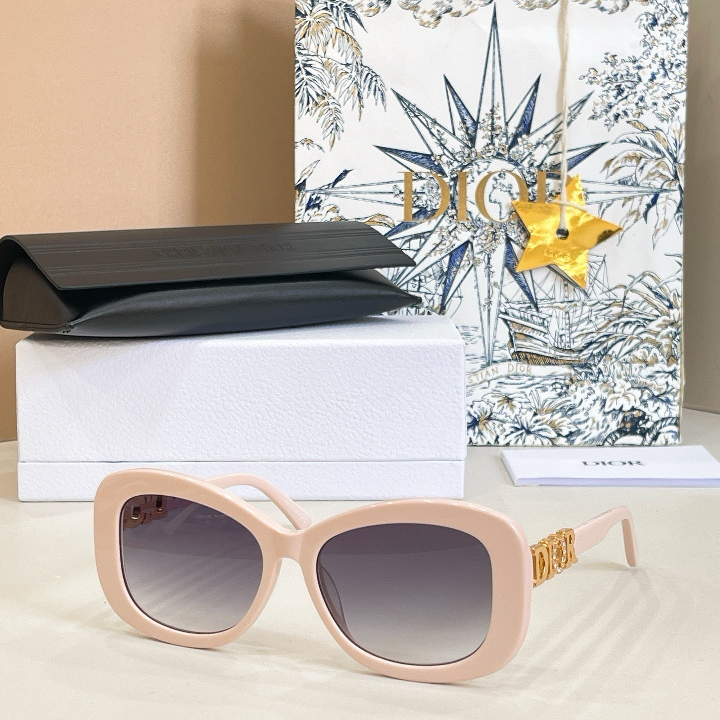 Mehrfarbige Sonnenbrille