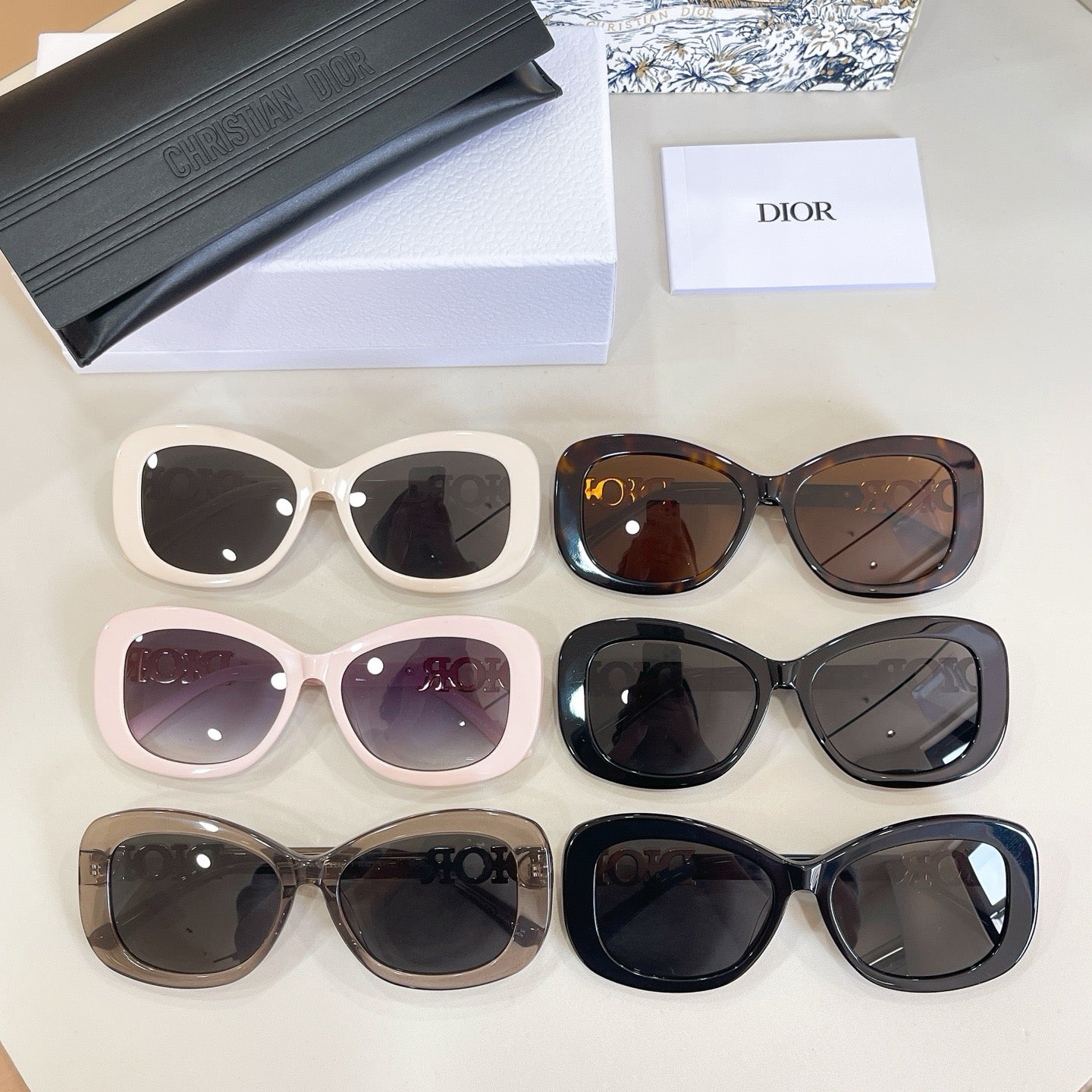 Mehrfarbige Sonnenbrille