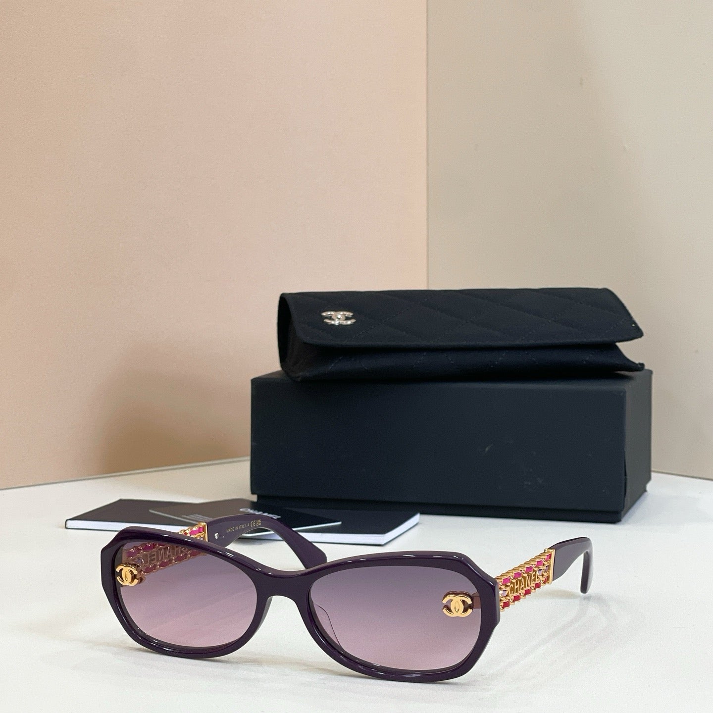 Mehrfarbige Sonnenbrille