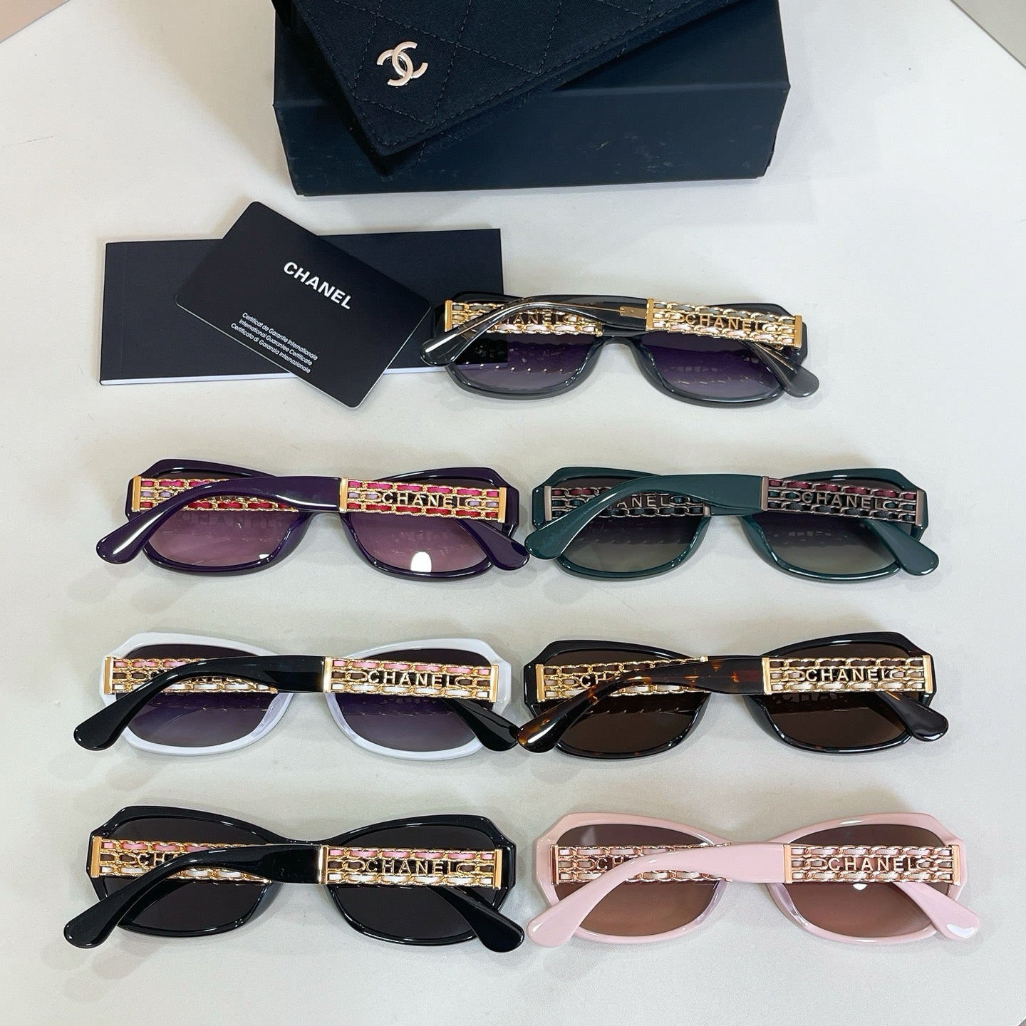 Mehrfarbige Sonnenbrille