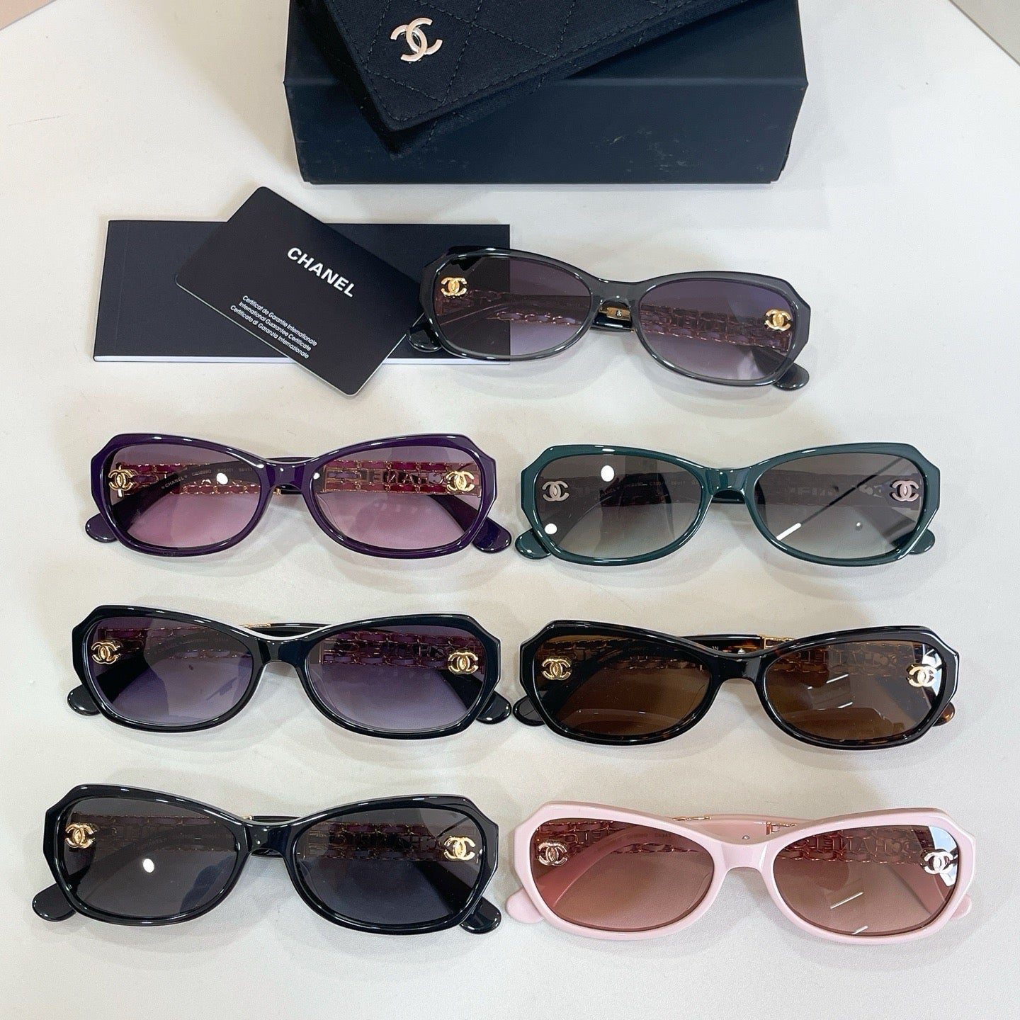 Mehrfarbige Sonnenbrille