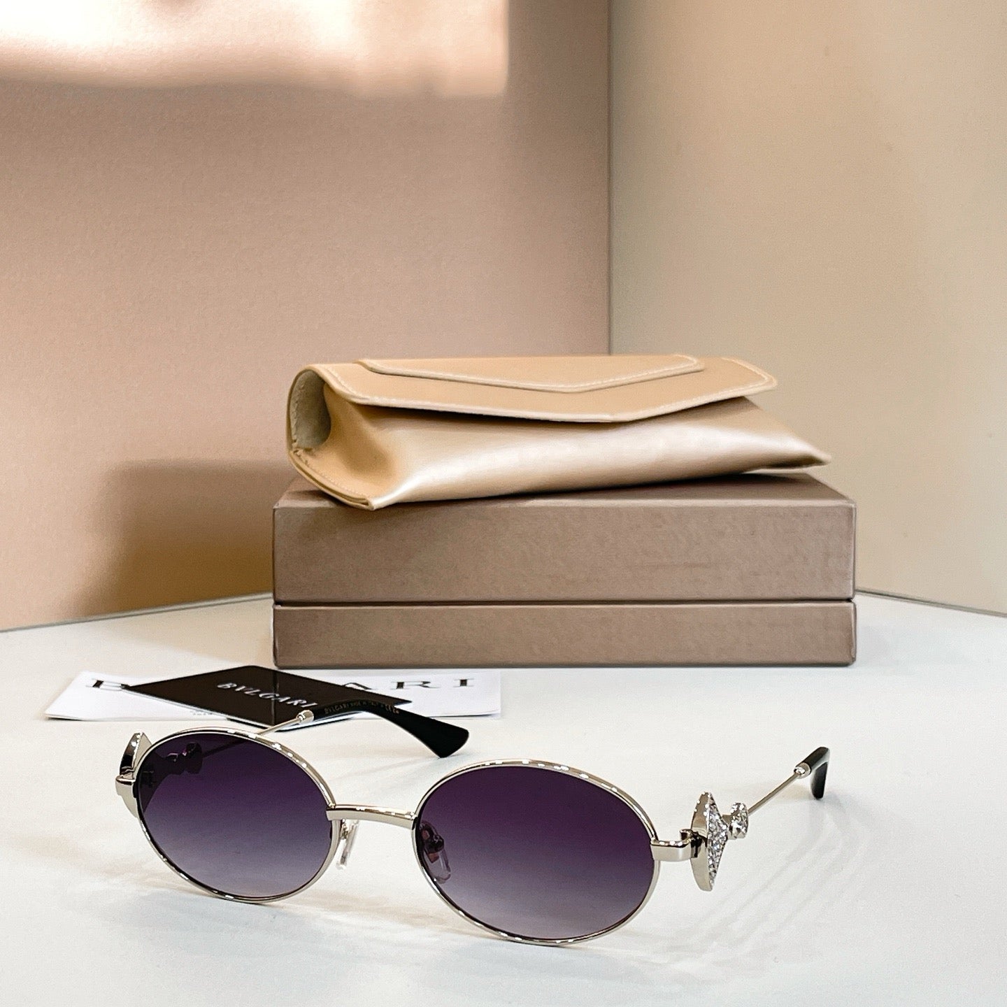 Mehrfarbige Sonnenbrille