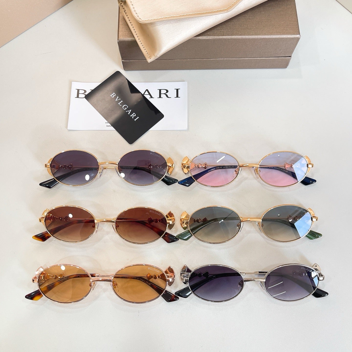 Mehrfarbige Sonnenbrille