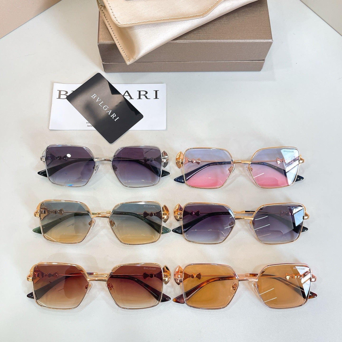 Mehrfarbige Sonnenbrille