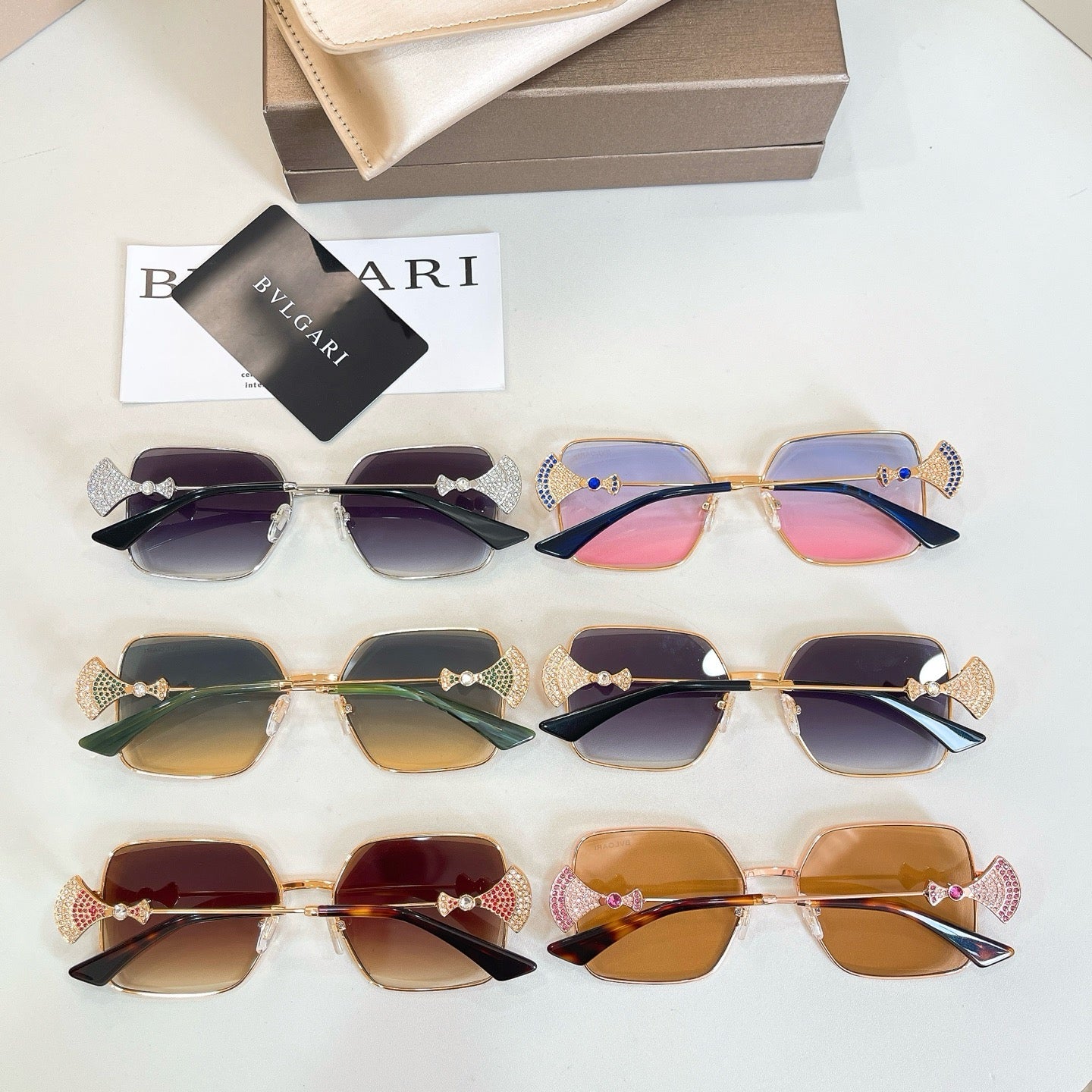Mehrfarbige Sonnenbrille