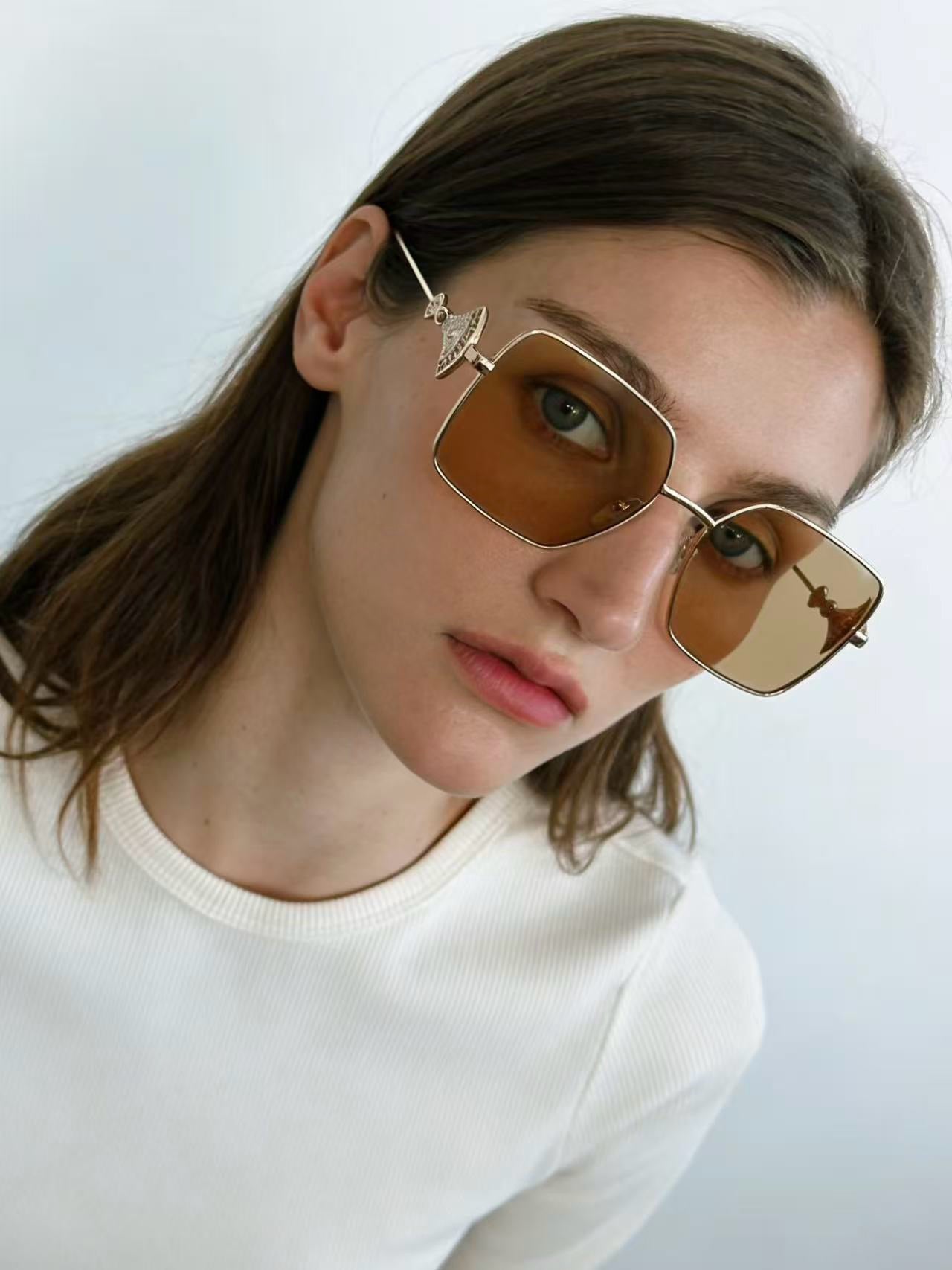 Mehrfarbige Sonnenbrille