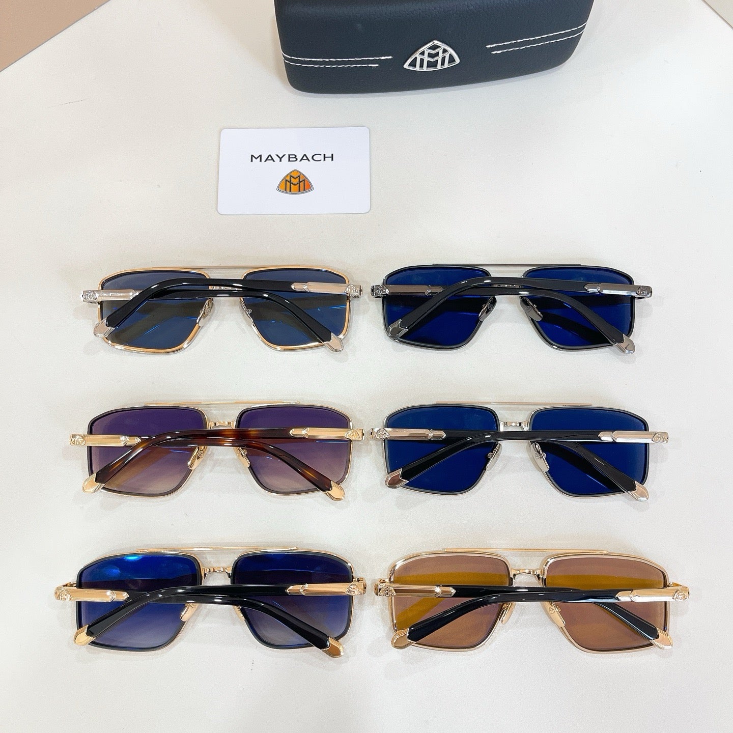 Mehrfarbige Sonnenbrille