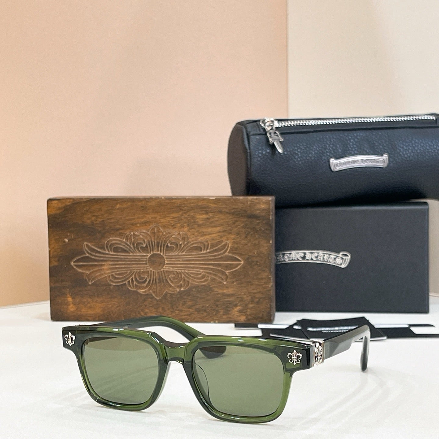 Mehrfarbige Sonnenbrille