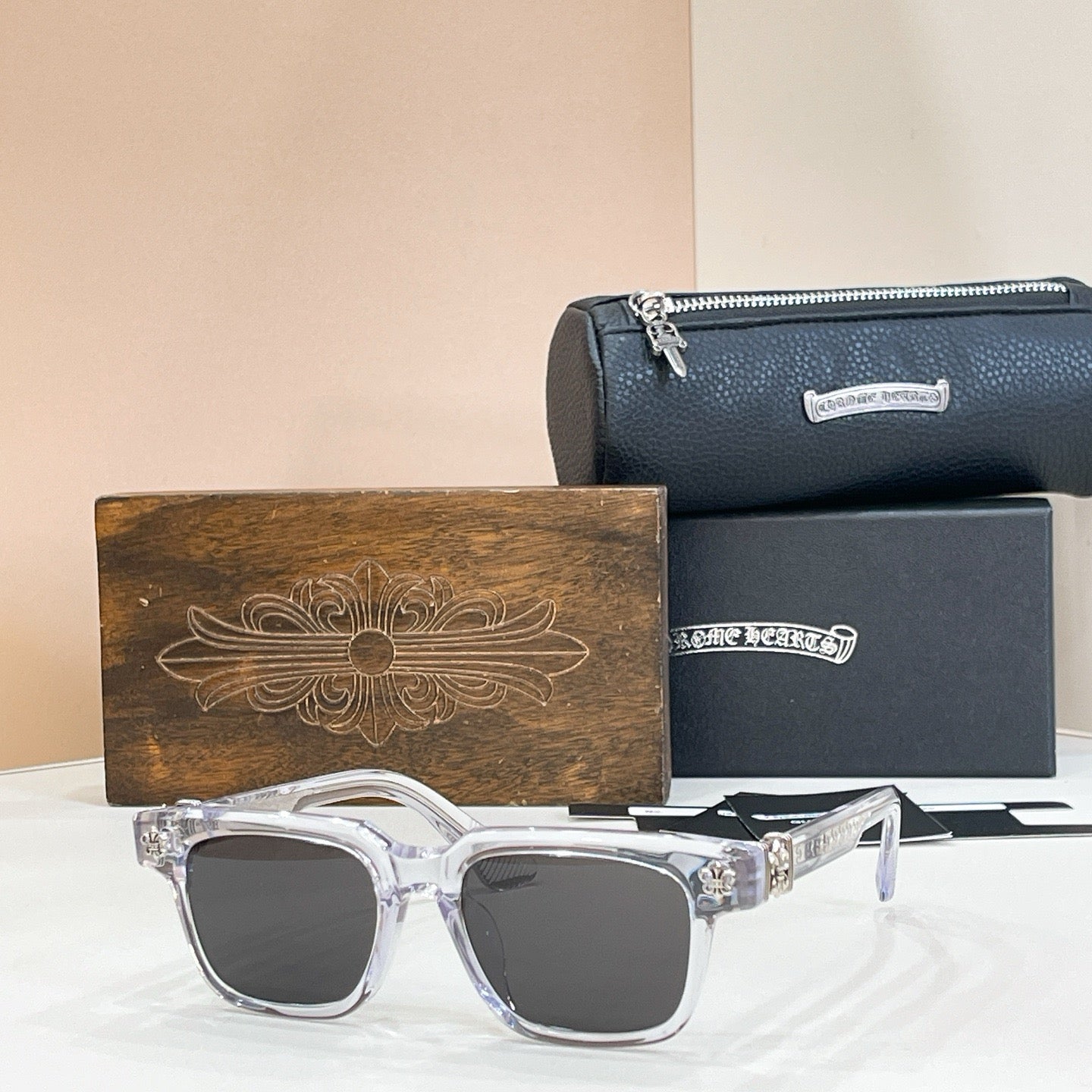 Mehrfarbige Sonnenbrille