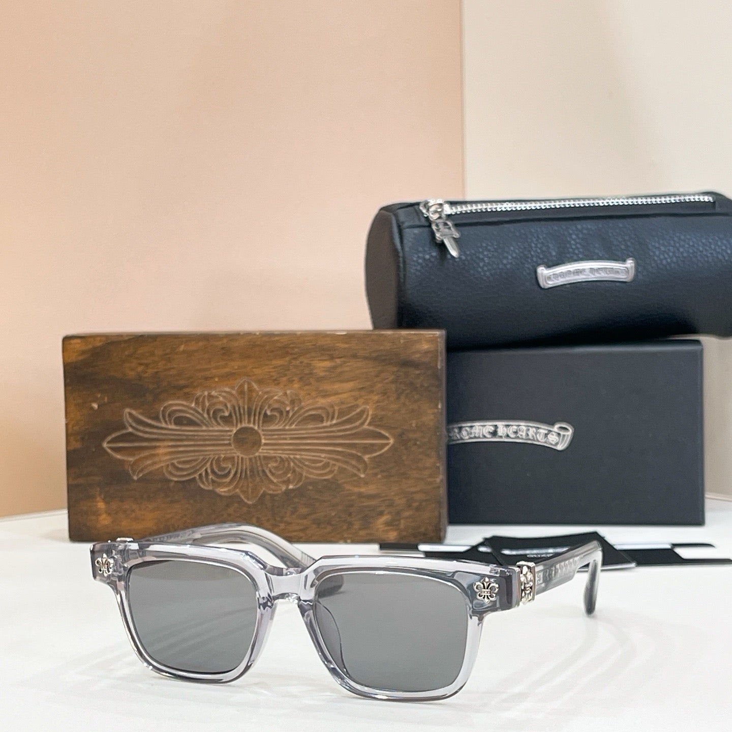 Mehrfarbige Sonnenbrille