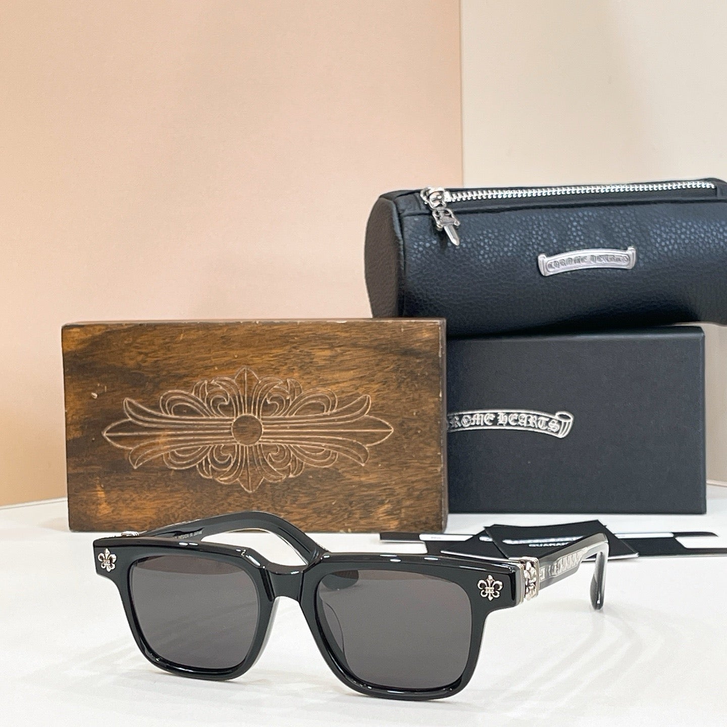 Mehrfarbige Sonnenbrille