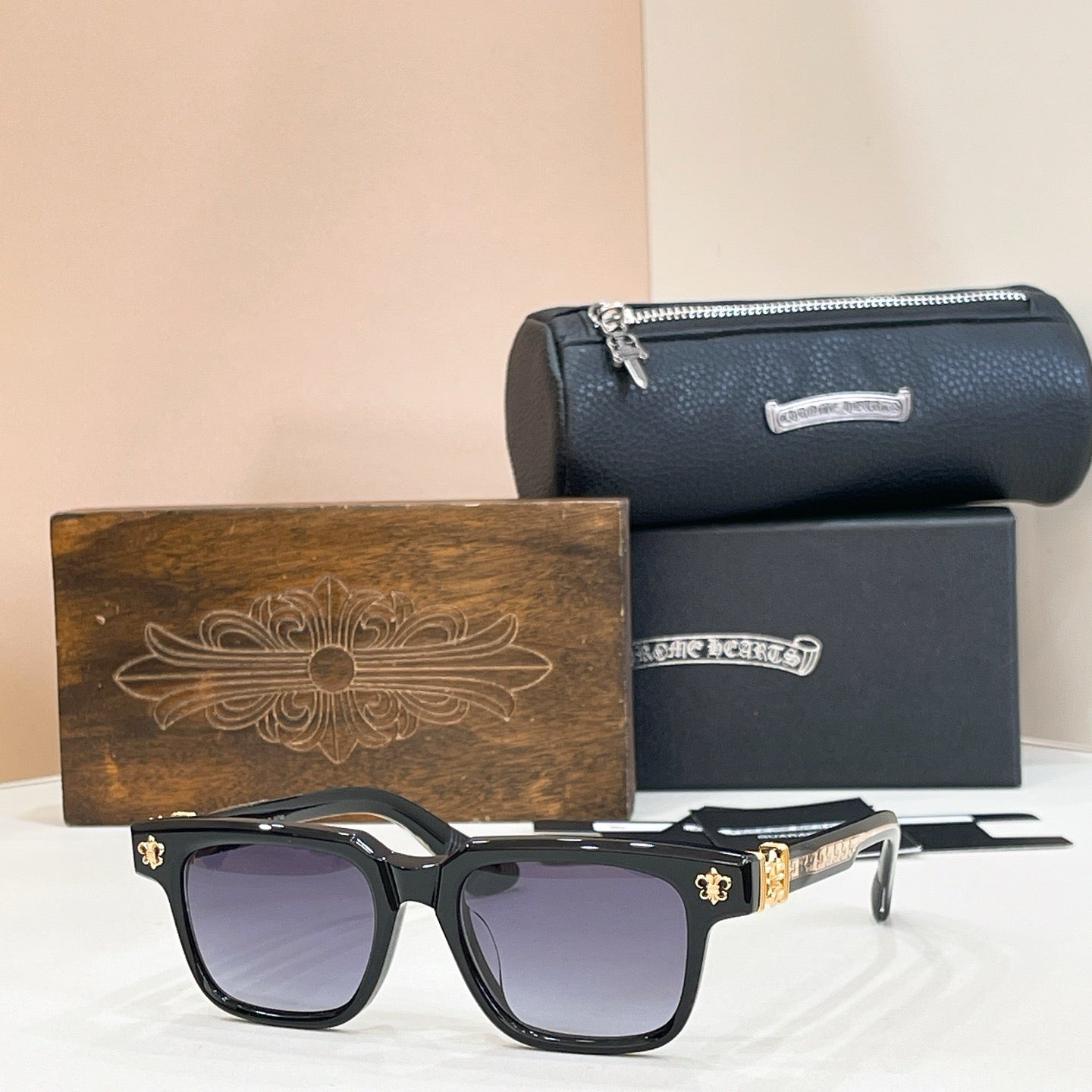Mehrfarbige Sonnenbrille
