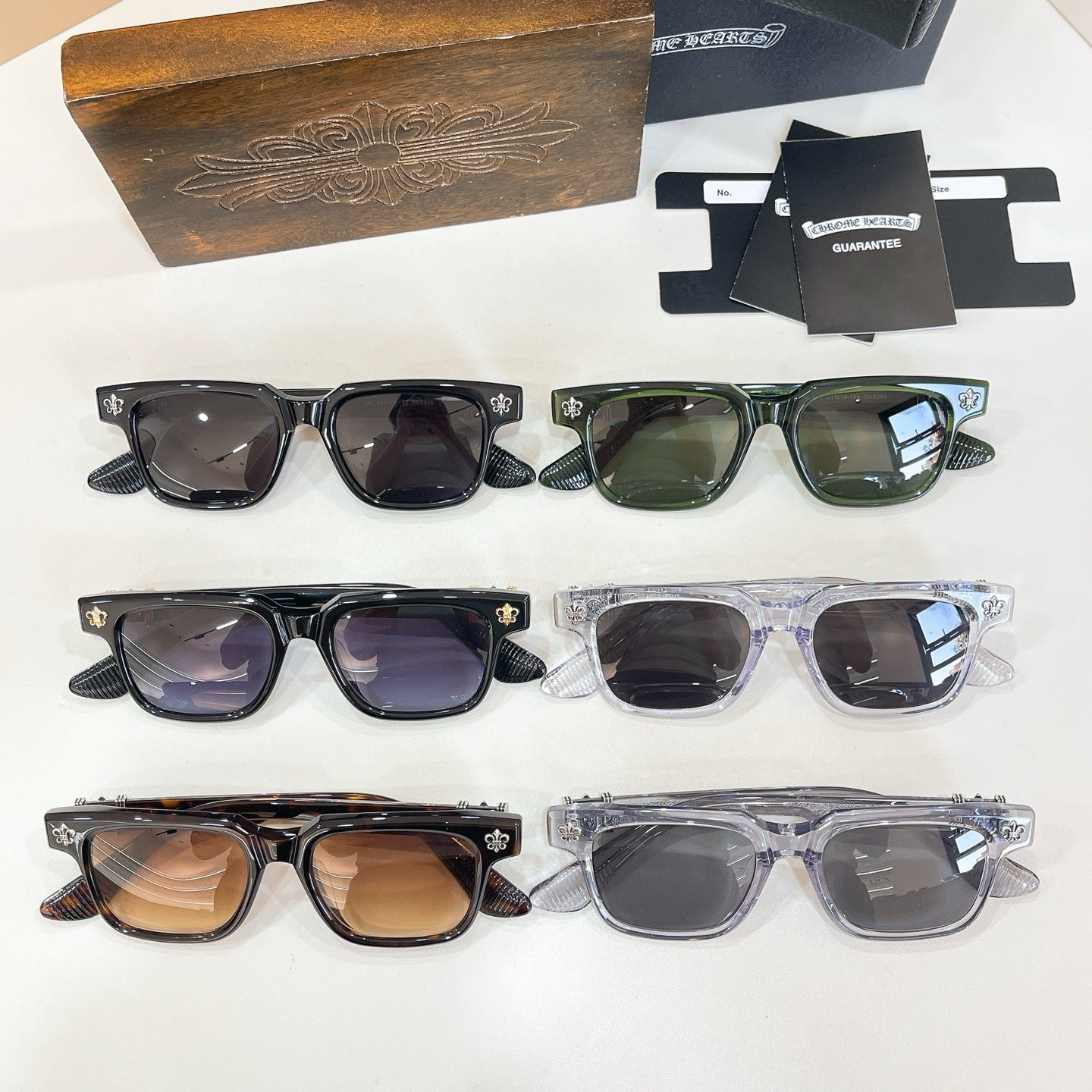 Mehrfarbige Sonnenbrille