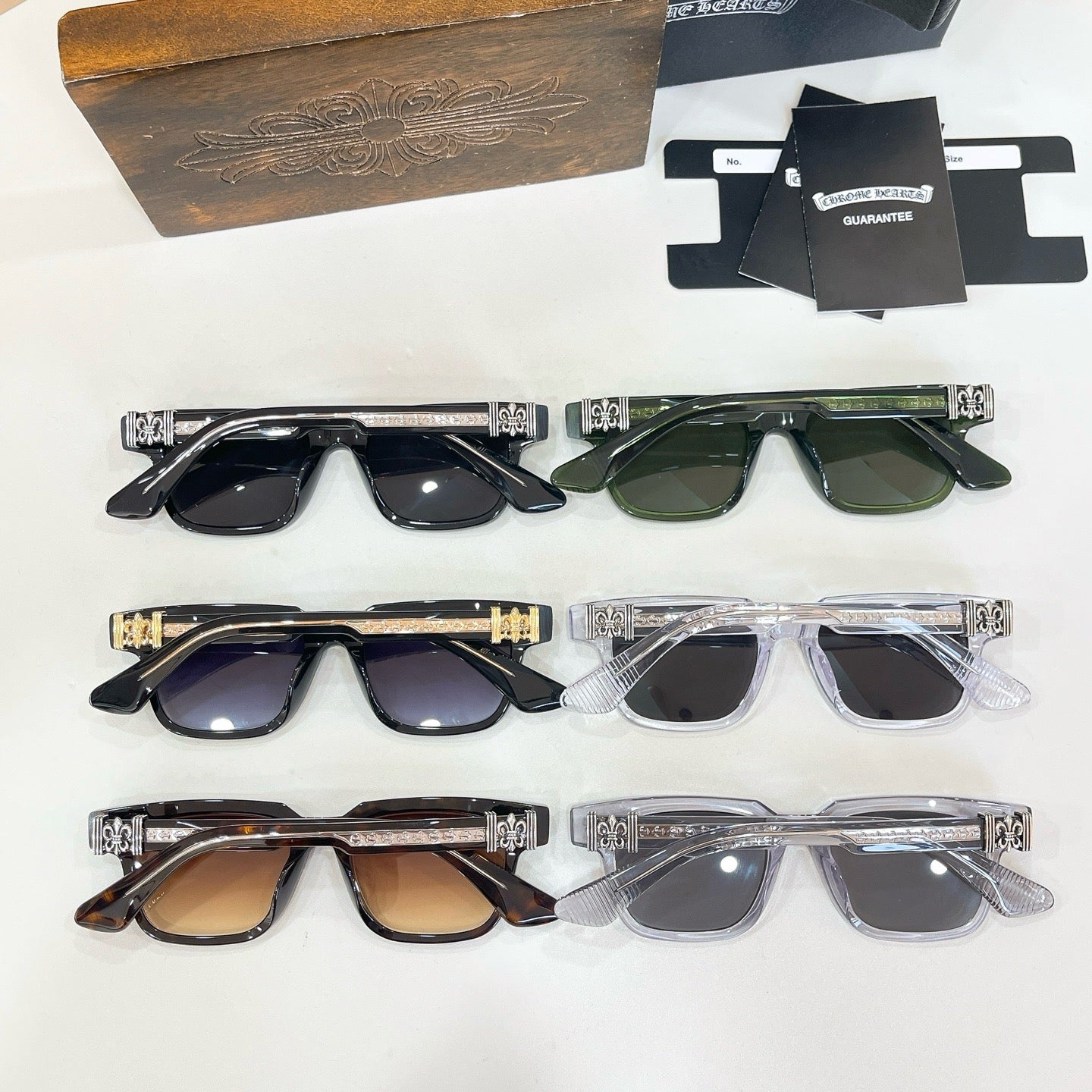 Mehrfarbige Sonnenbrille