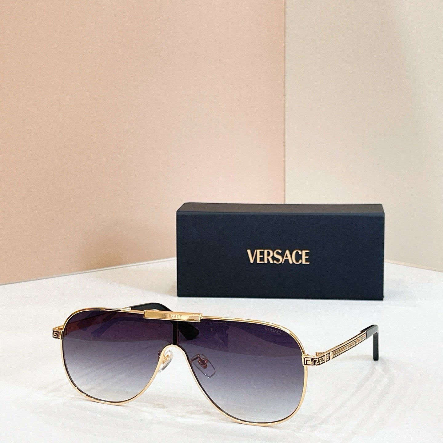 Mehrfarbige Sonnenbrille