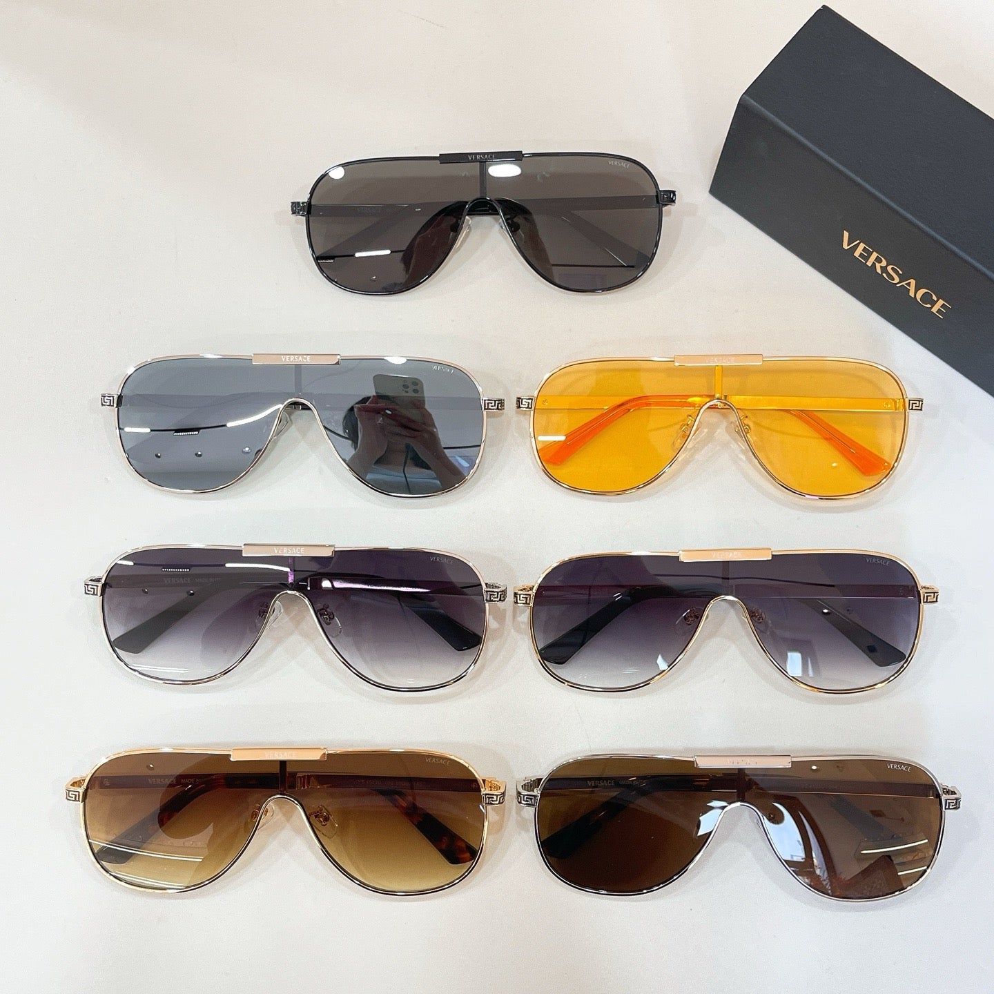 Mehrfarbige Sonnenbrille