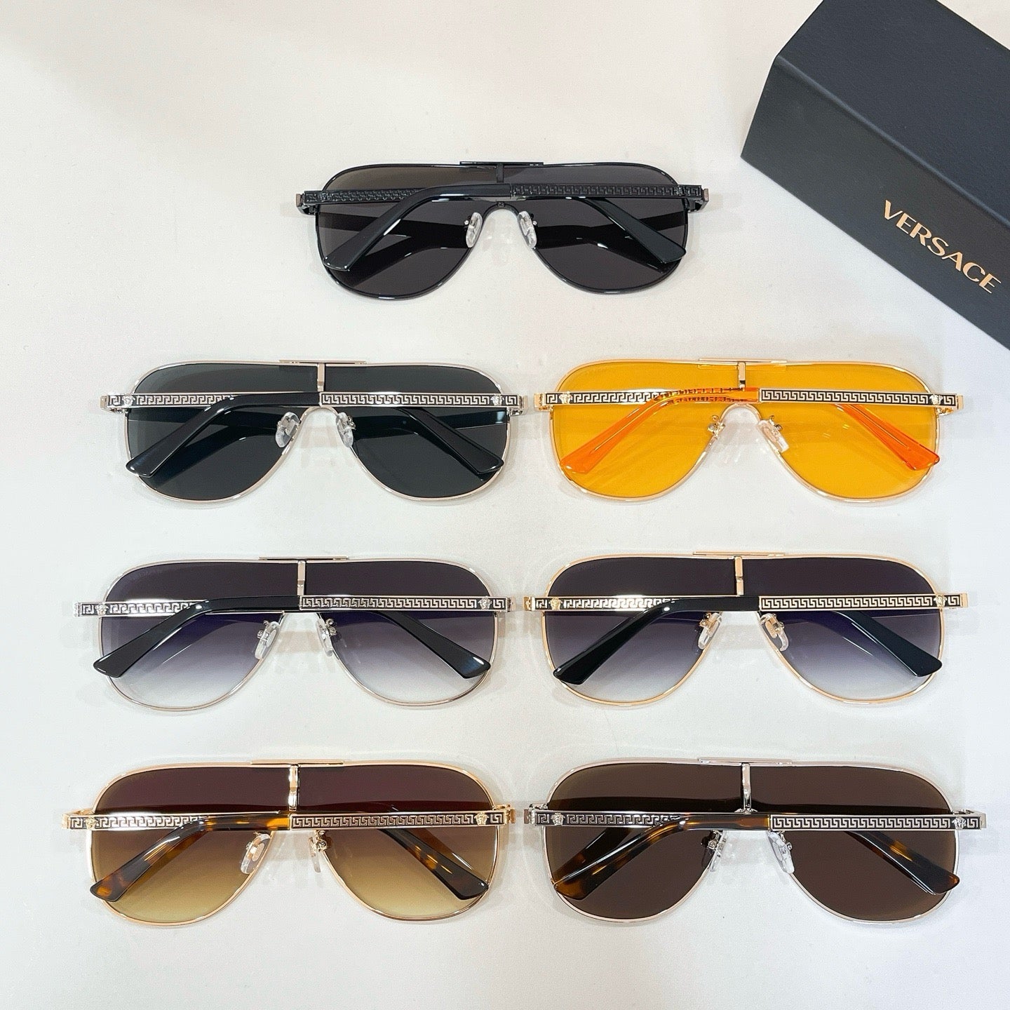 Mehrfarbige Sonnenbrille
