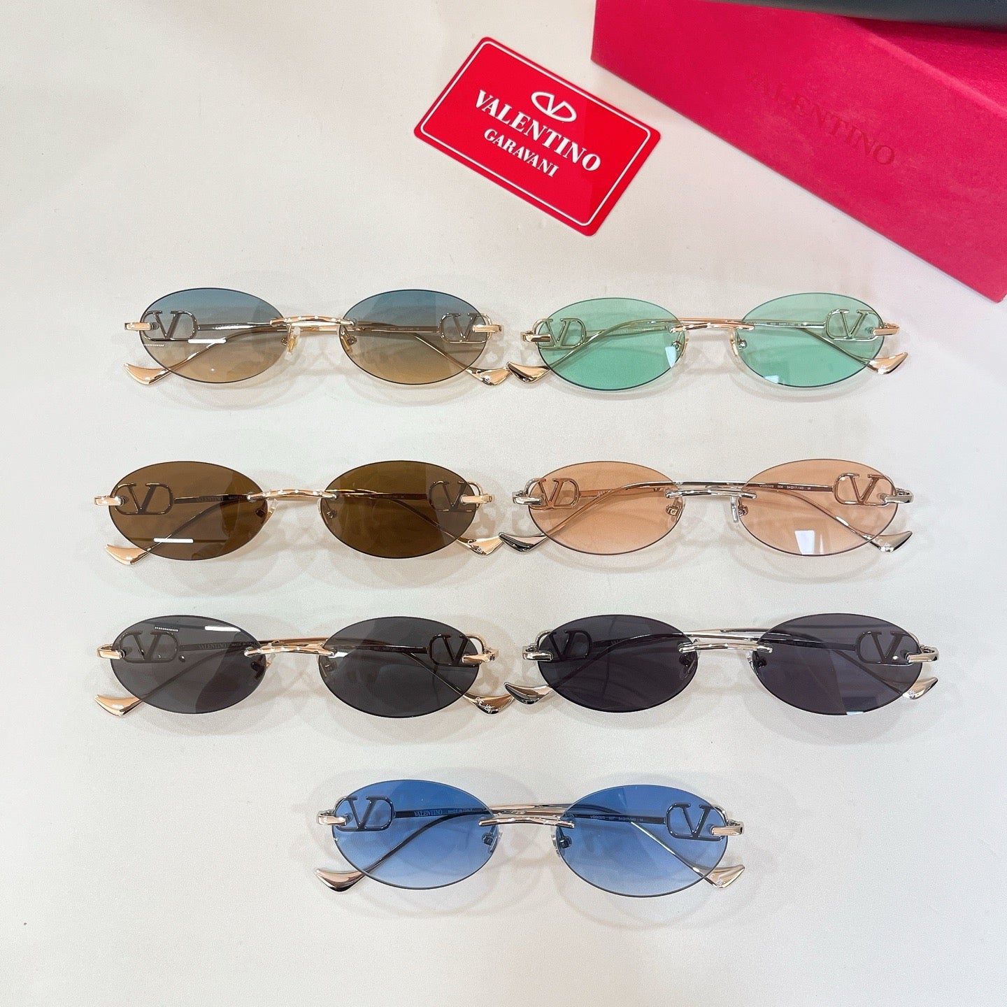 Mehrfarbige Sonnenbrille