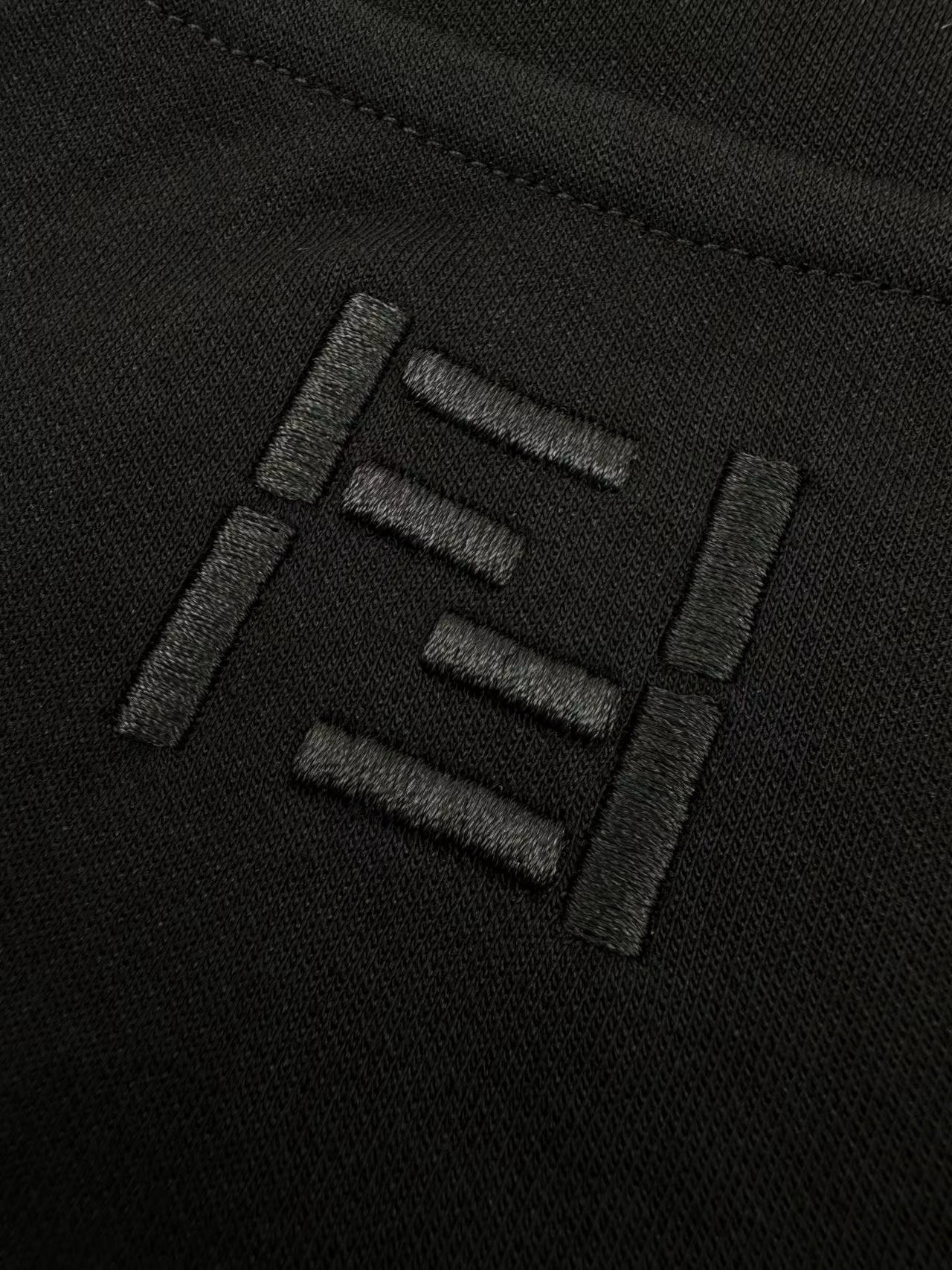 Black white T-shirt - FashionHype.xyz