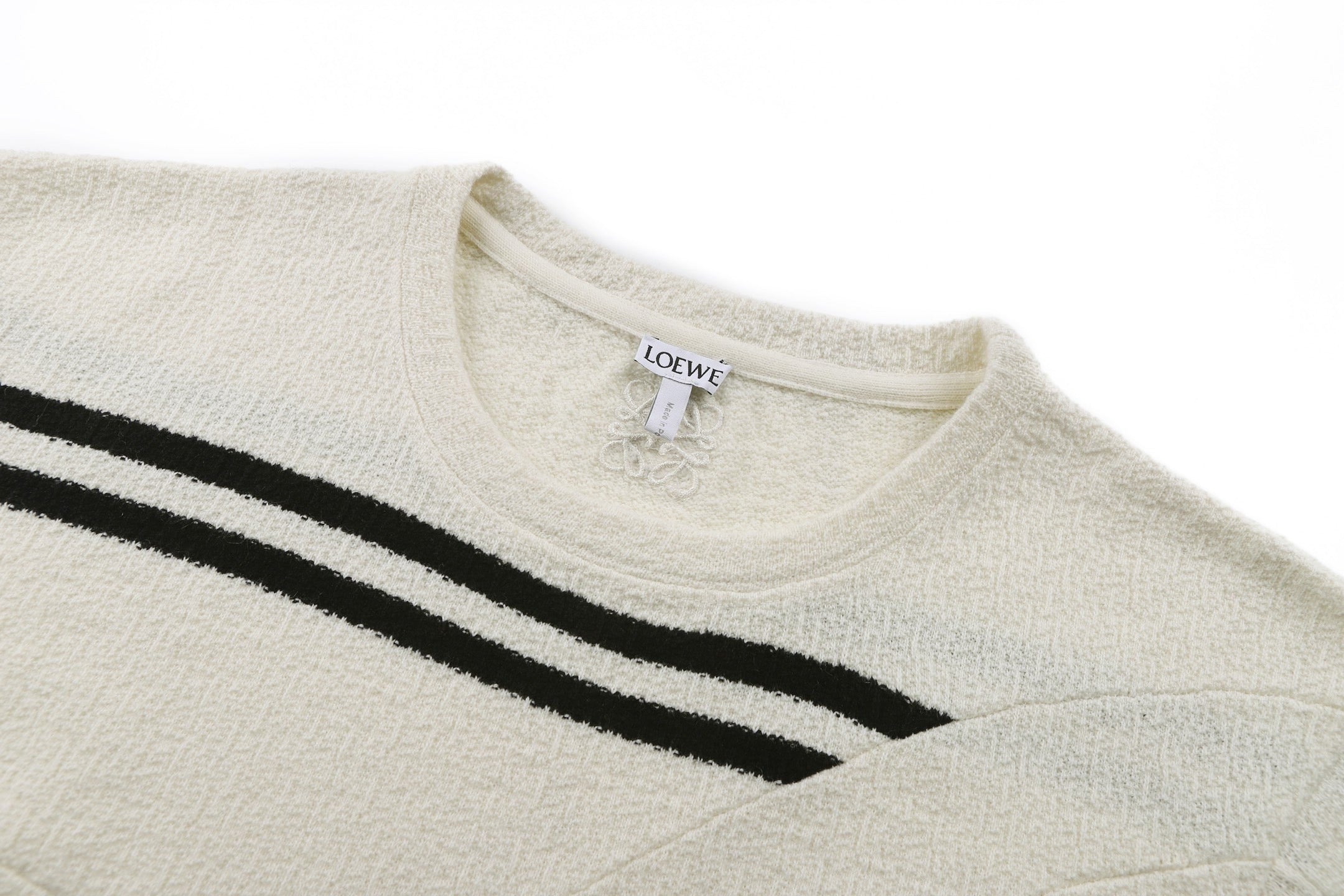 White and Black T-shirt - FashionHype.xyz