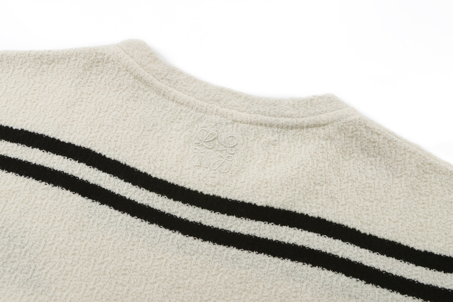 White and Black T-shirt - FashionHype.xyz