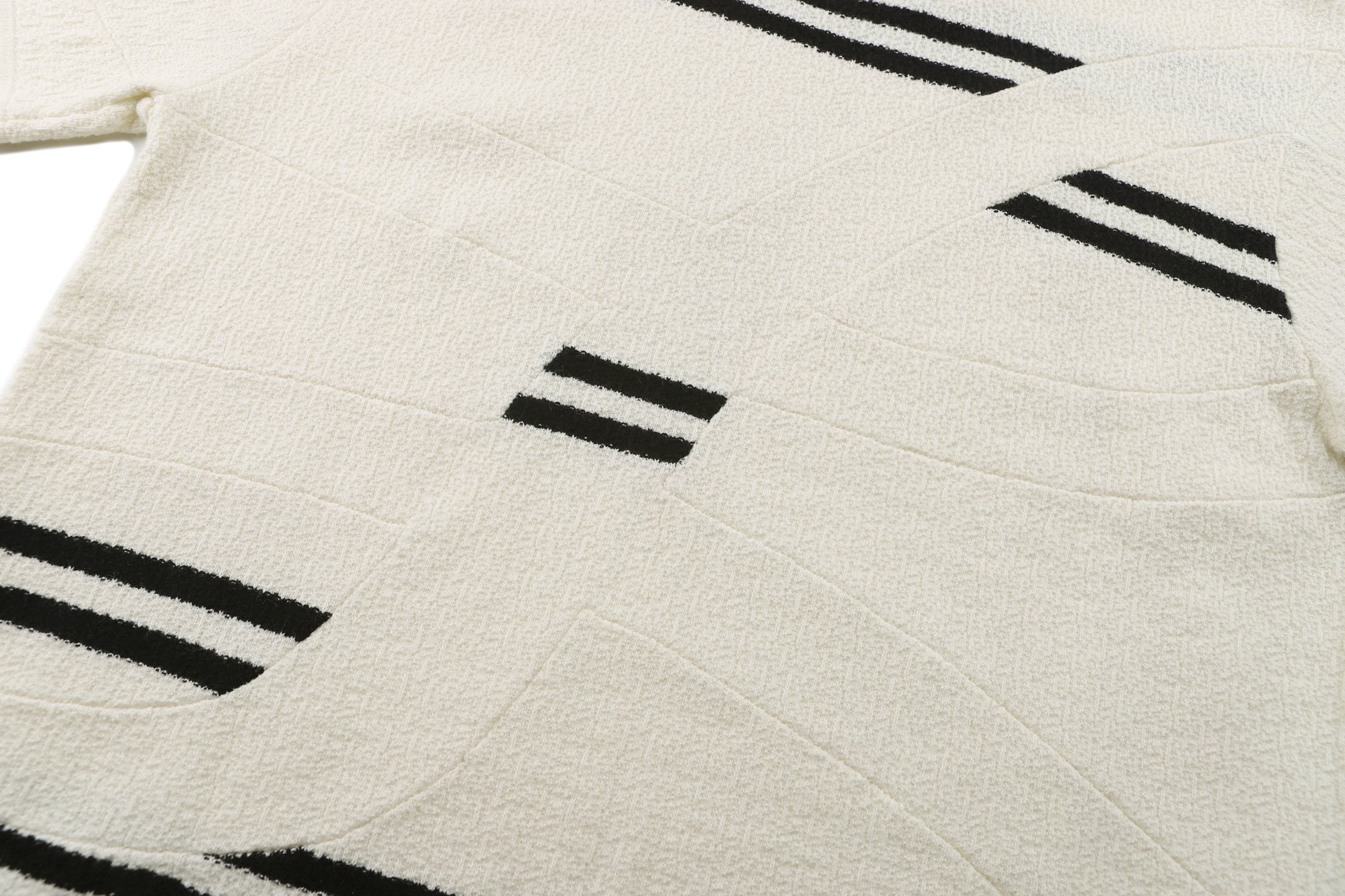 White and Black T-shirt - FashionHype.xyz