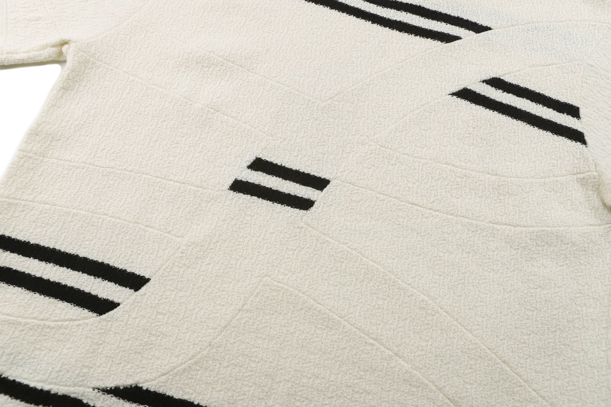 White and Black T-shirt - FashionHype.xyz