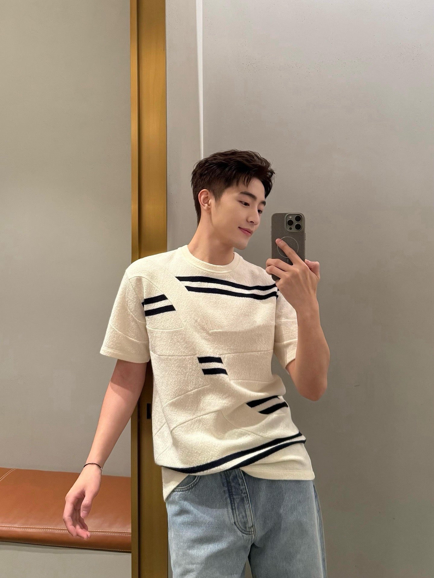 White and Black T-shirt - FashionHype.xyz
