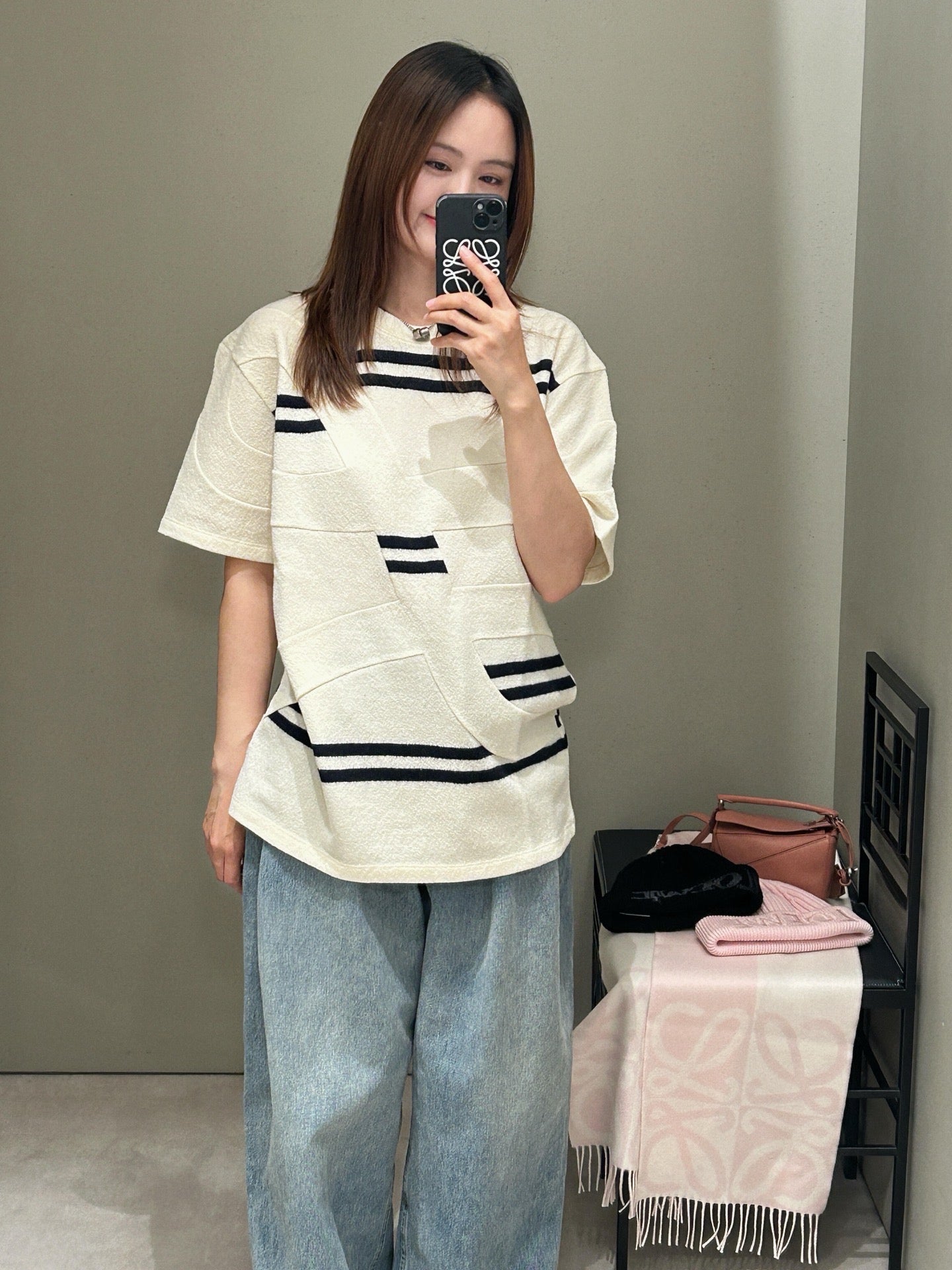 White and Black T-shirt - FashionHype.xyz