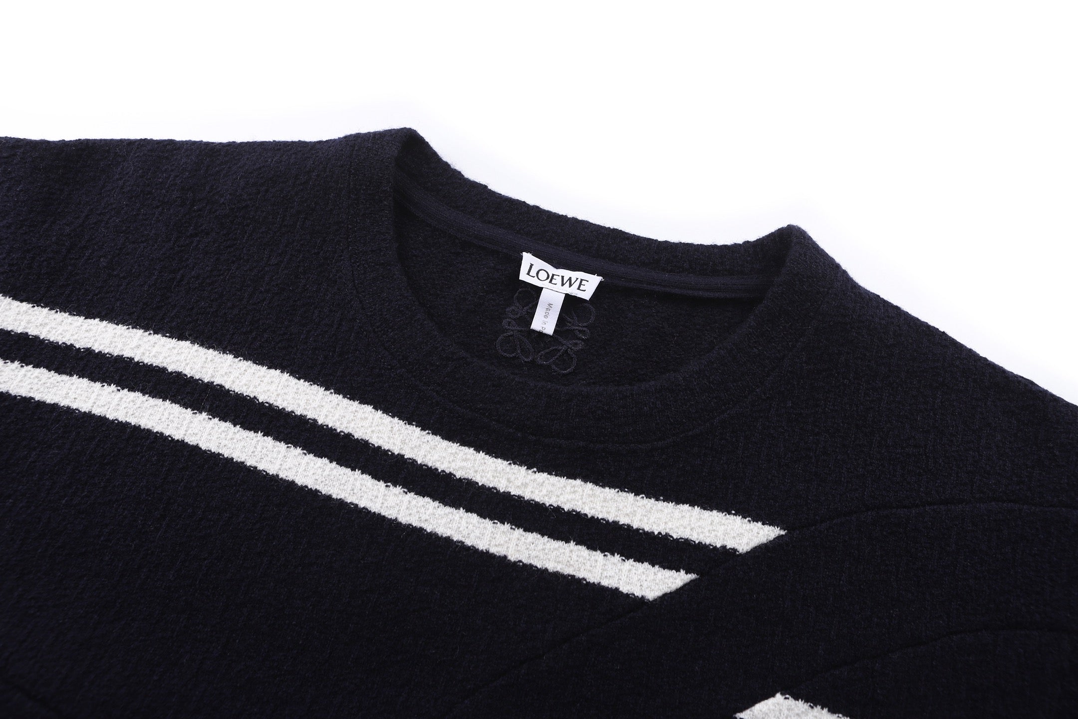 White and Black T-shirt - FashionHype.xyz