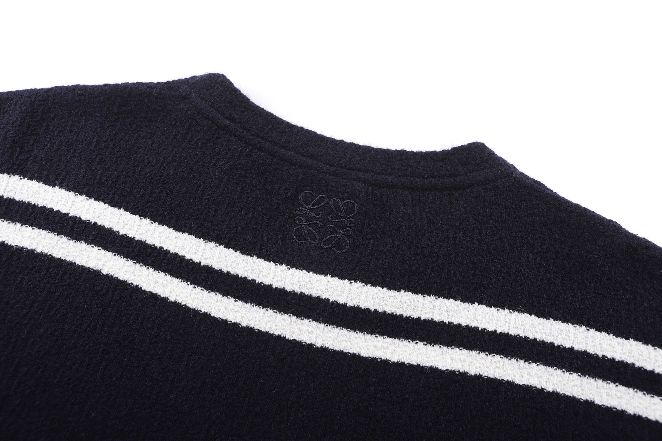 White and Black T-shirt - FashionHype.xyz