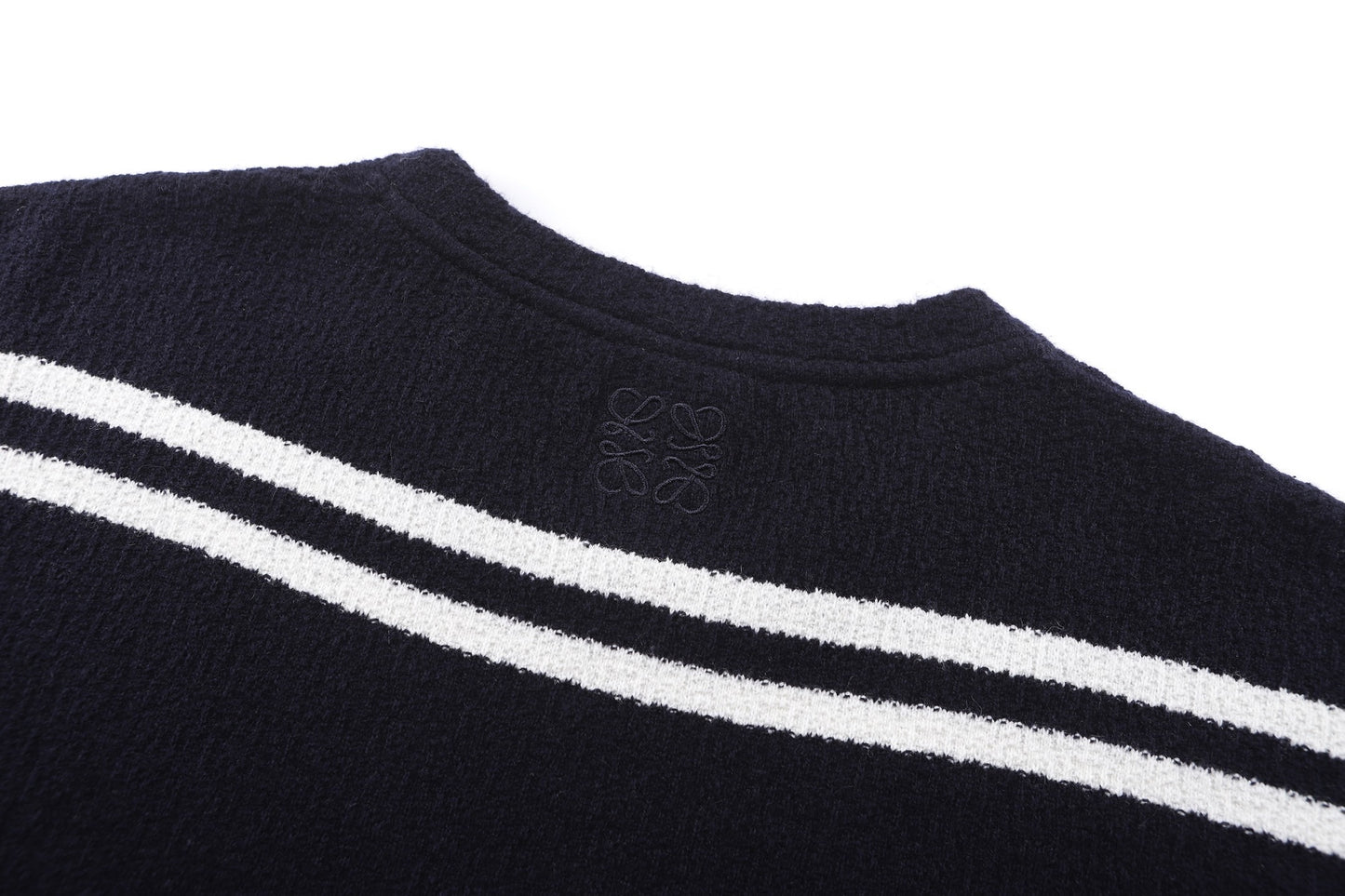 White and Black T-shirt - FashionHype.xyz