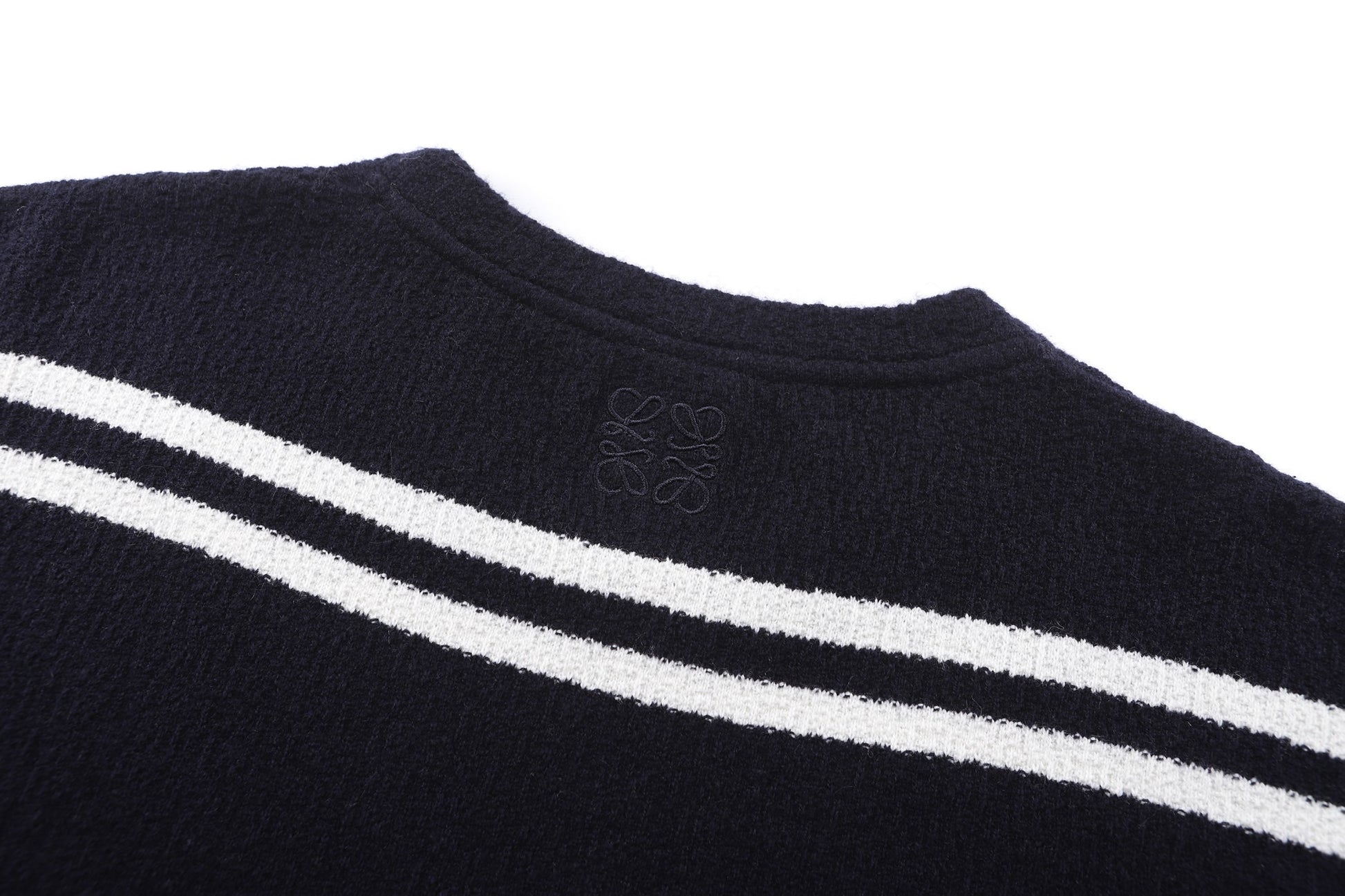 White and Black T-shirt - FashionHype.xyz