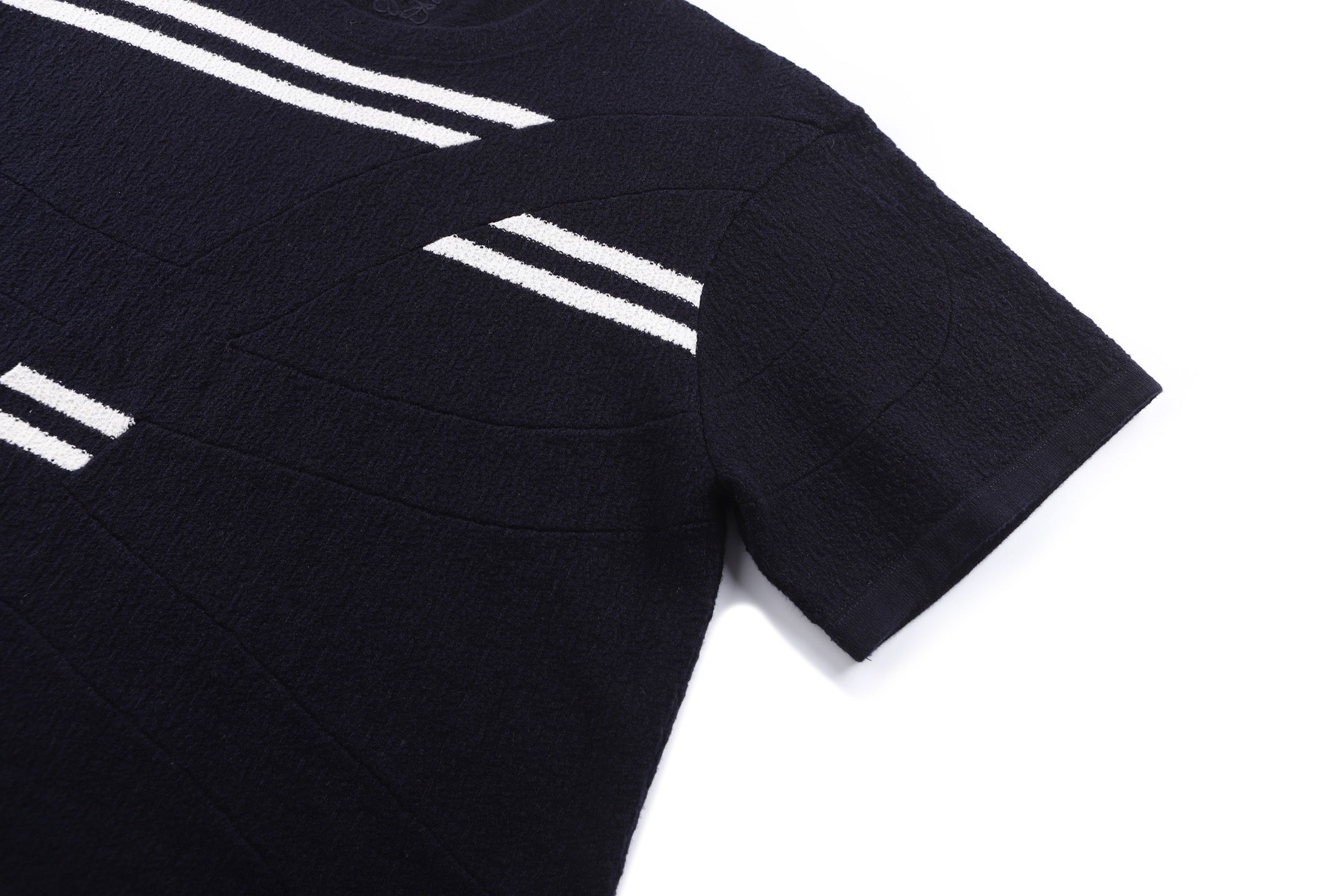 White and Black T-shirt - FashionHype.xyz