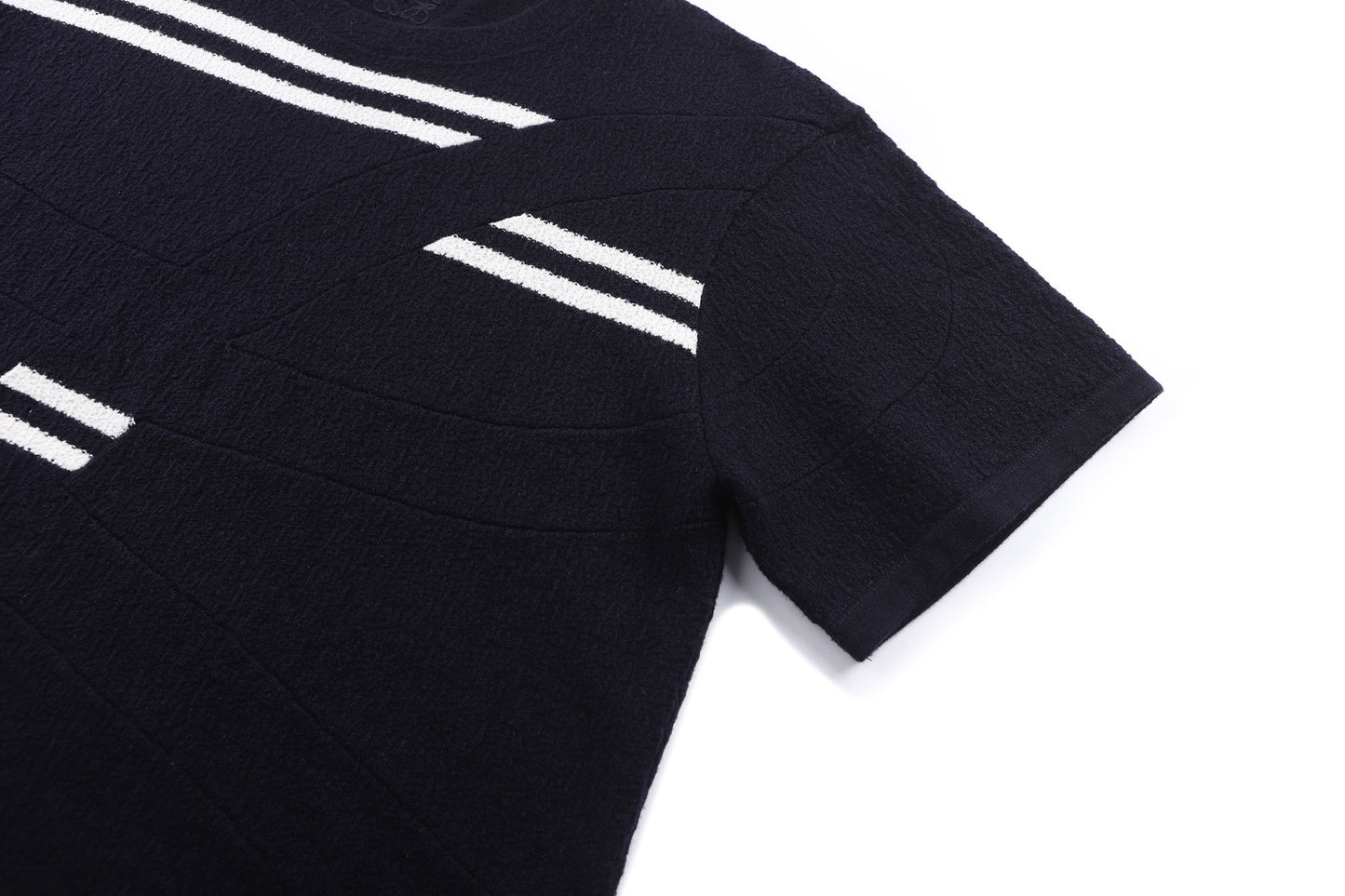 White and Black T-shirt - FashionHype.xyz