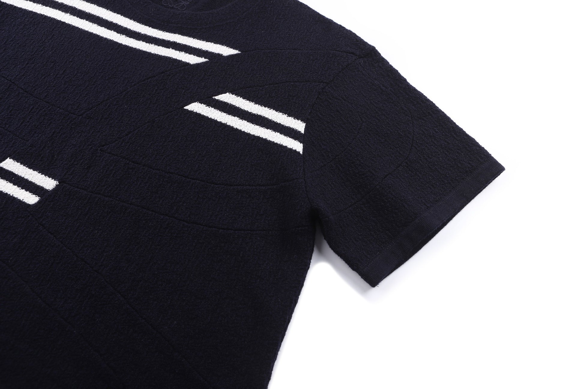 White and Black T-shirt - FashionHype.xyz