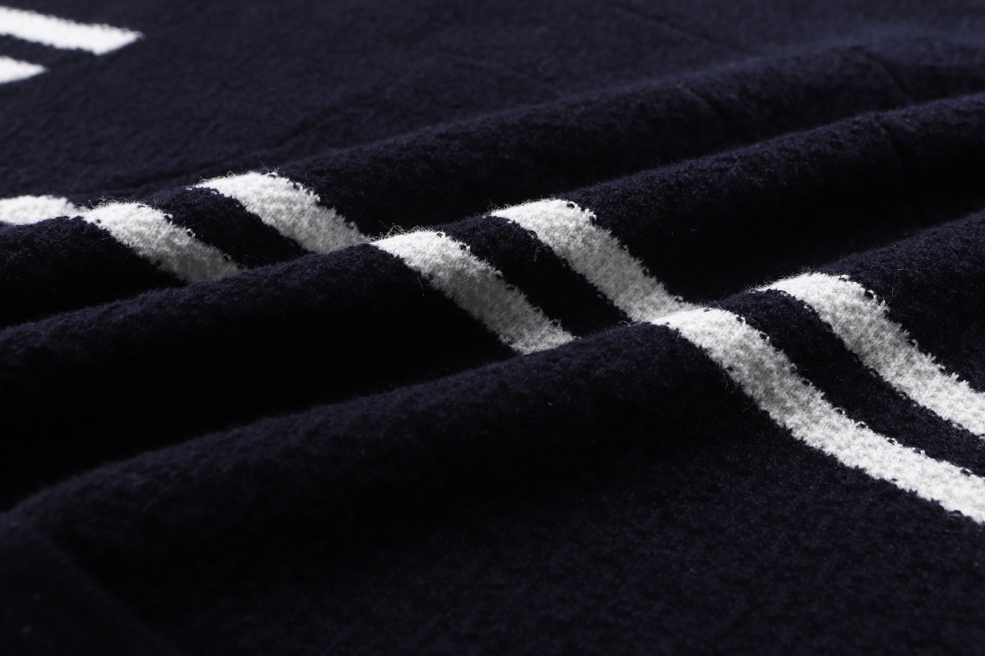 White and Black T-shirt - FashionHype.xyz