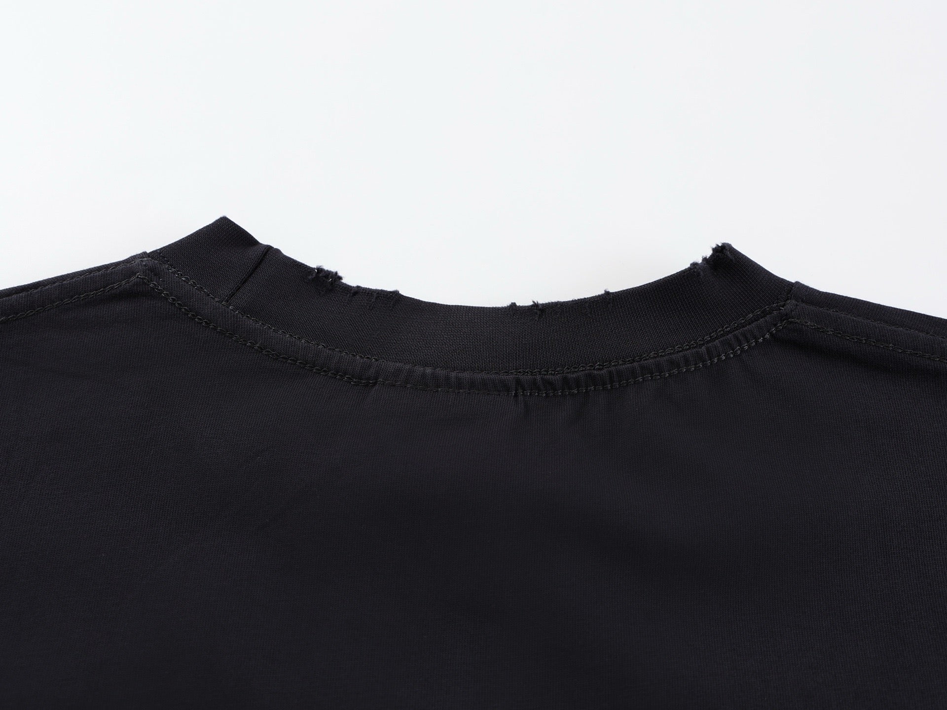 Black T-shirt - FashionHype.xyz