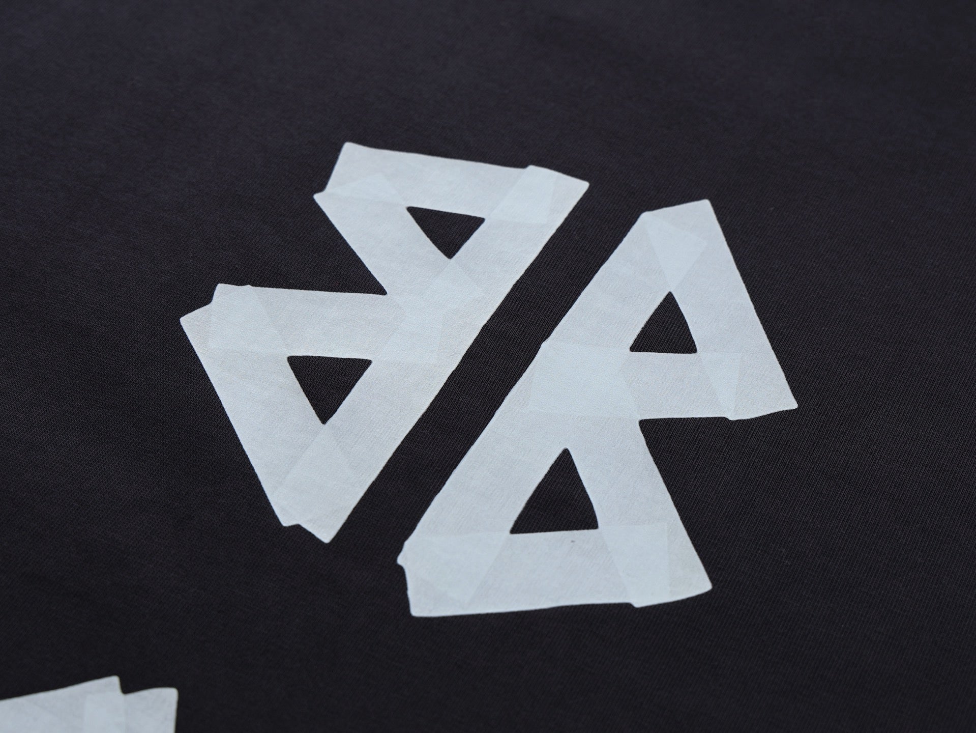 Black T-shirt - FashionHype.xyz