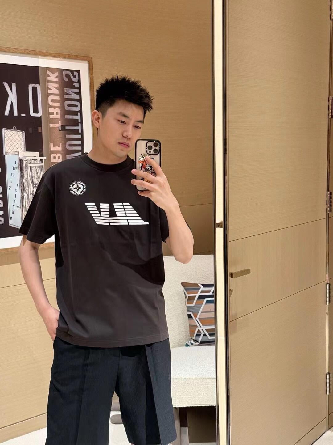 Black T-shirt