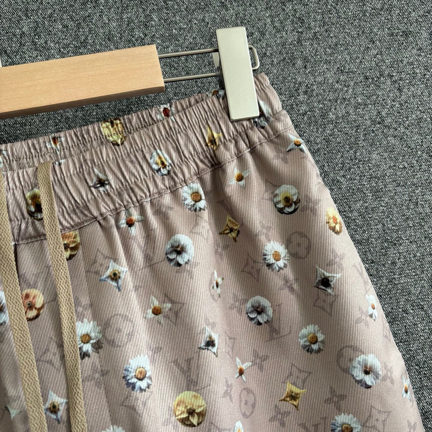 Multi-color Short