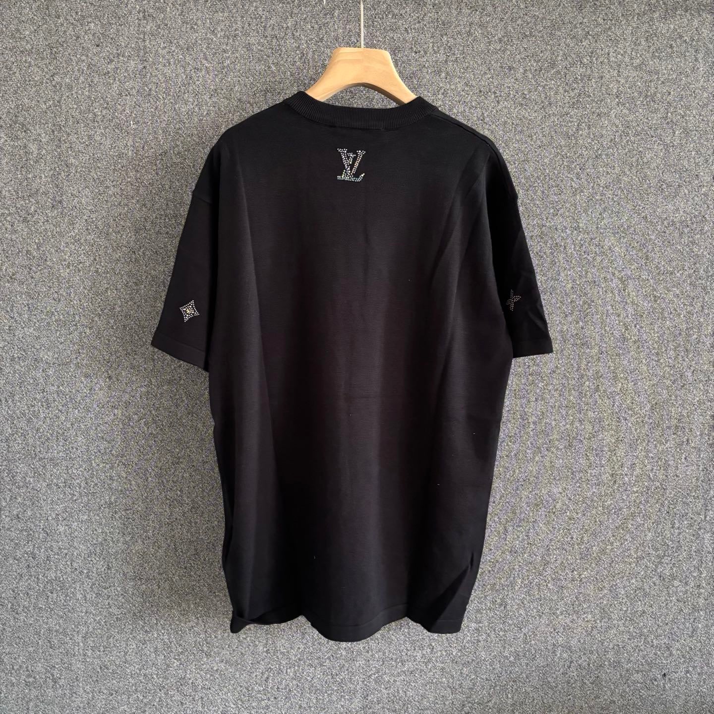 Black T-shirt