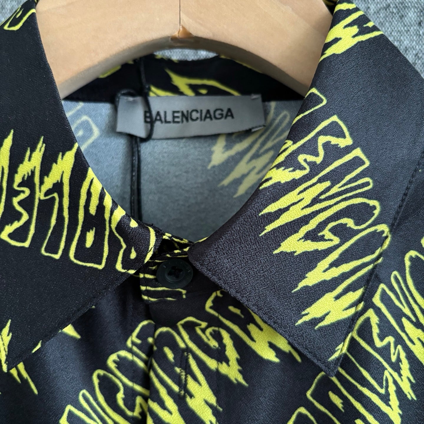 Black yellow T-shirt