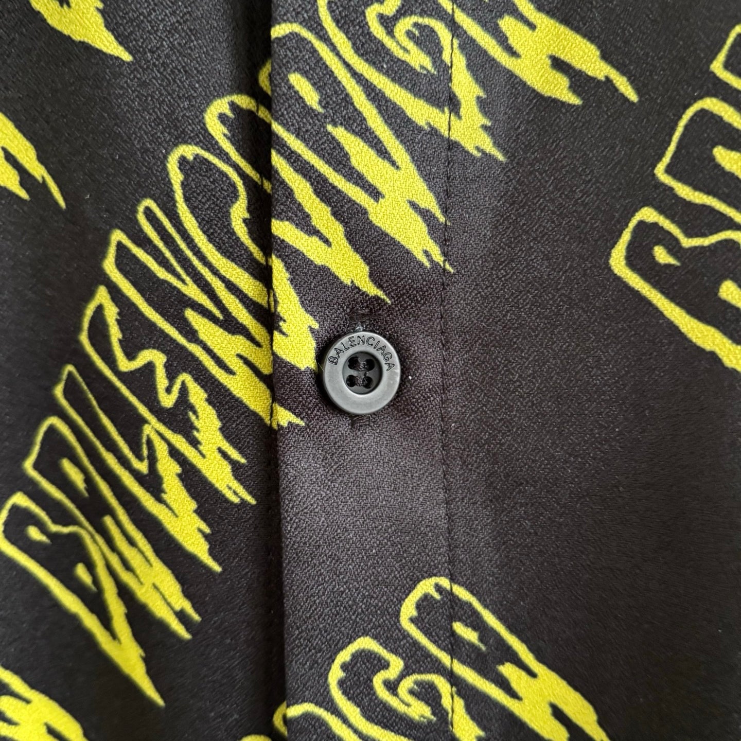 Black yellow T-shirt