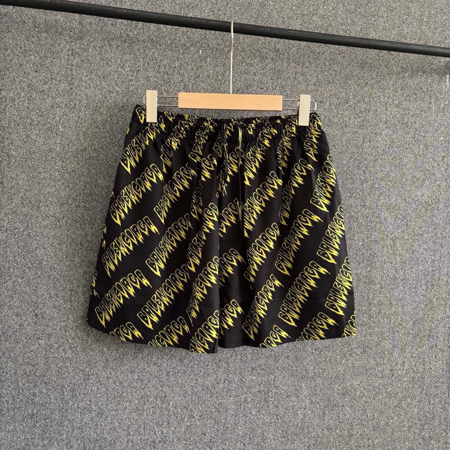 Black yellow Short