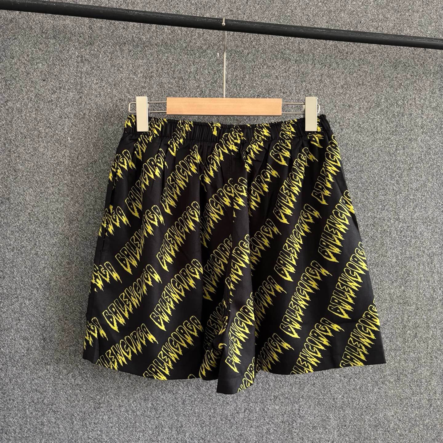 Black yellow Short