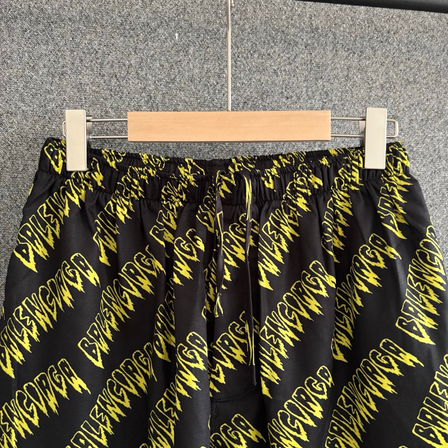 Black yellow Short