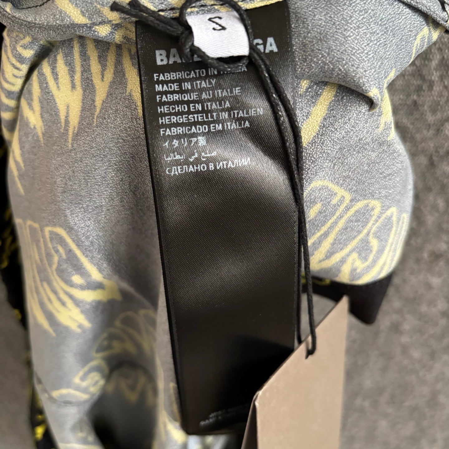Black yellow Short