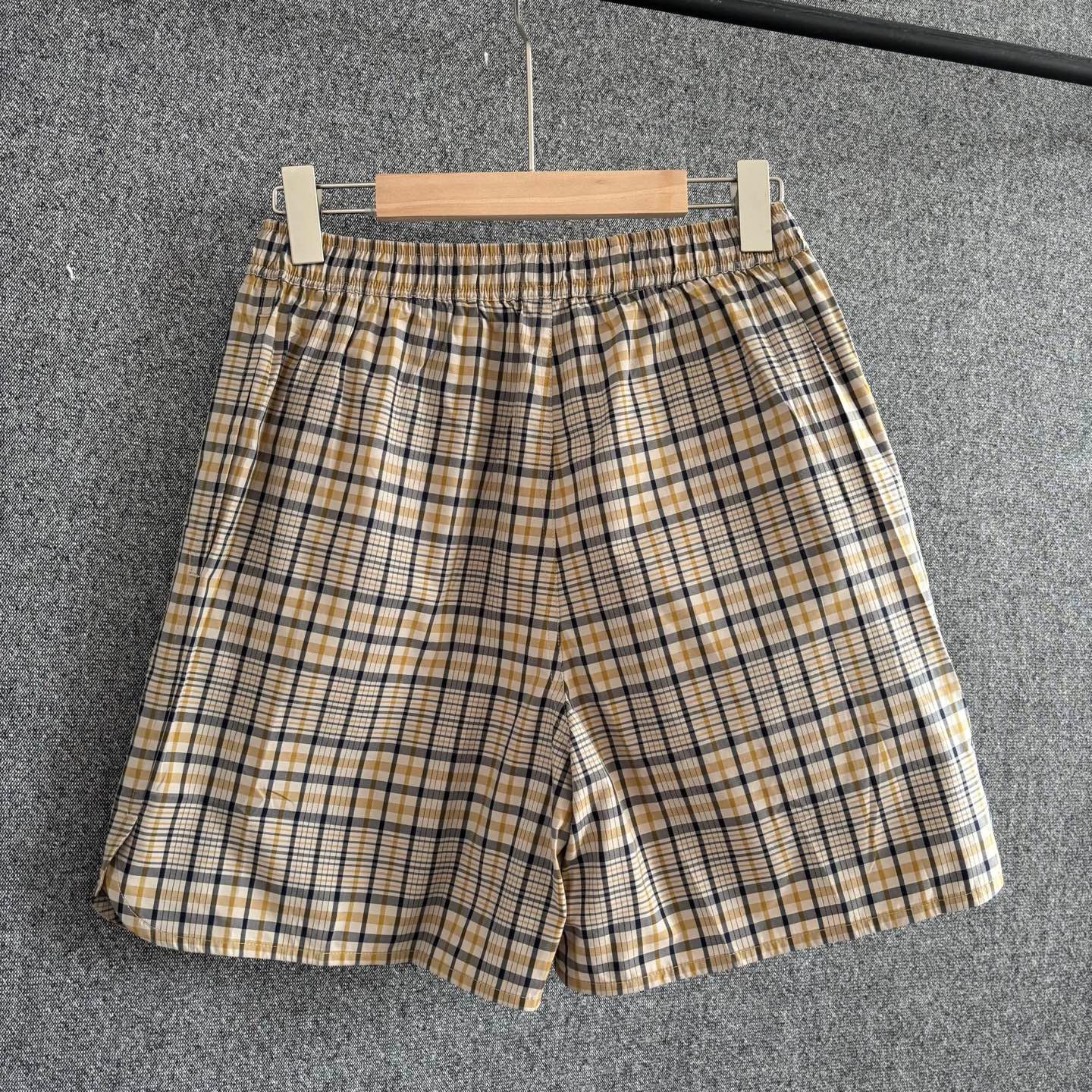 Multi-color Short
