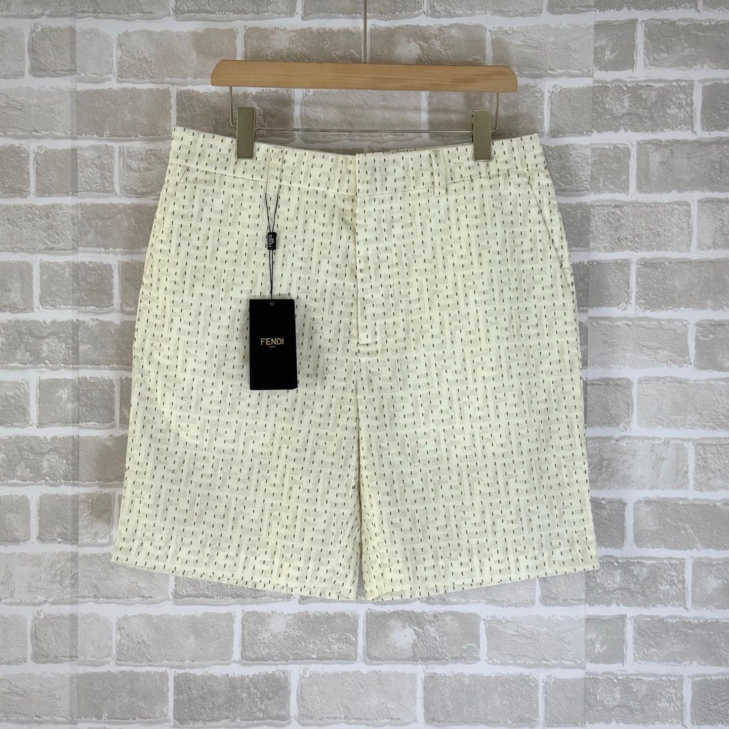 Off-white Short